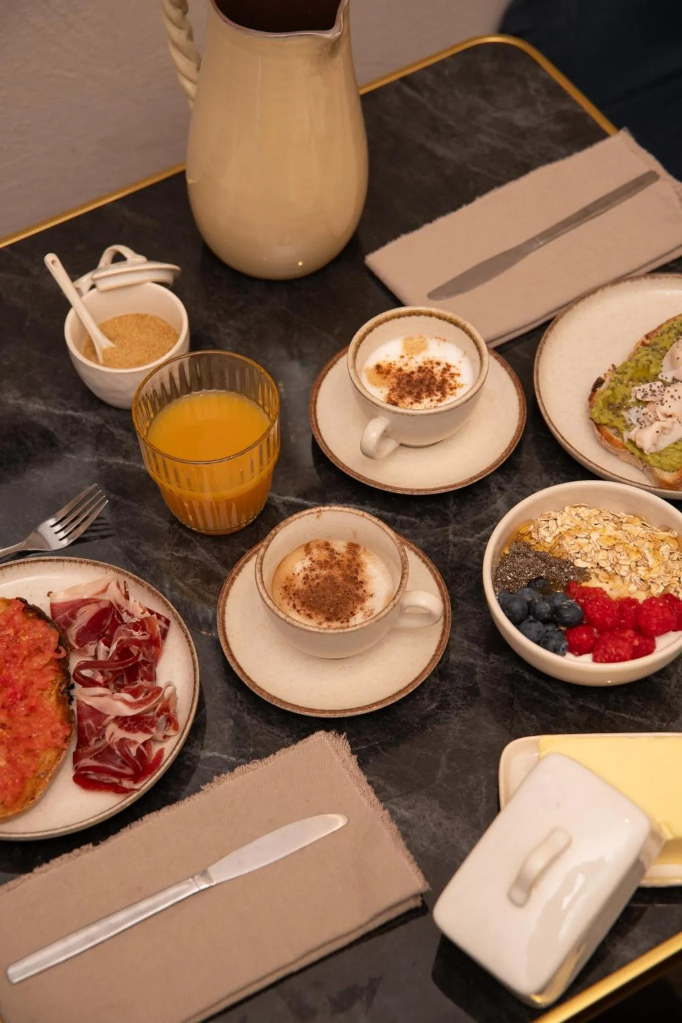 Food and drinks in Honest Sevilla