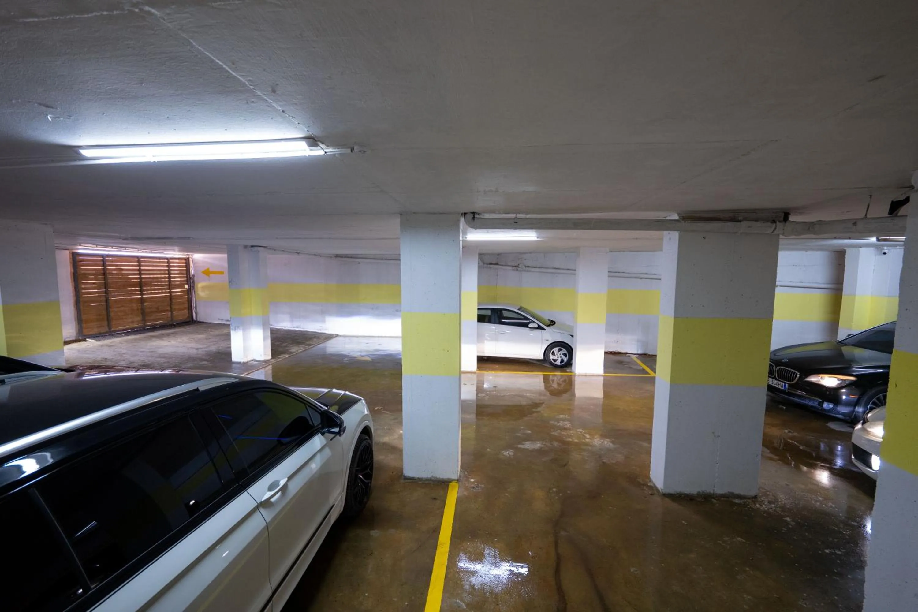 Parking in Hotel Ajden by Mira Mare