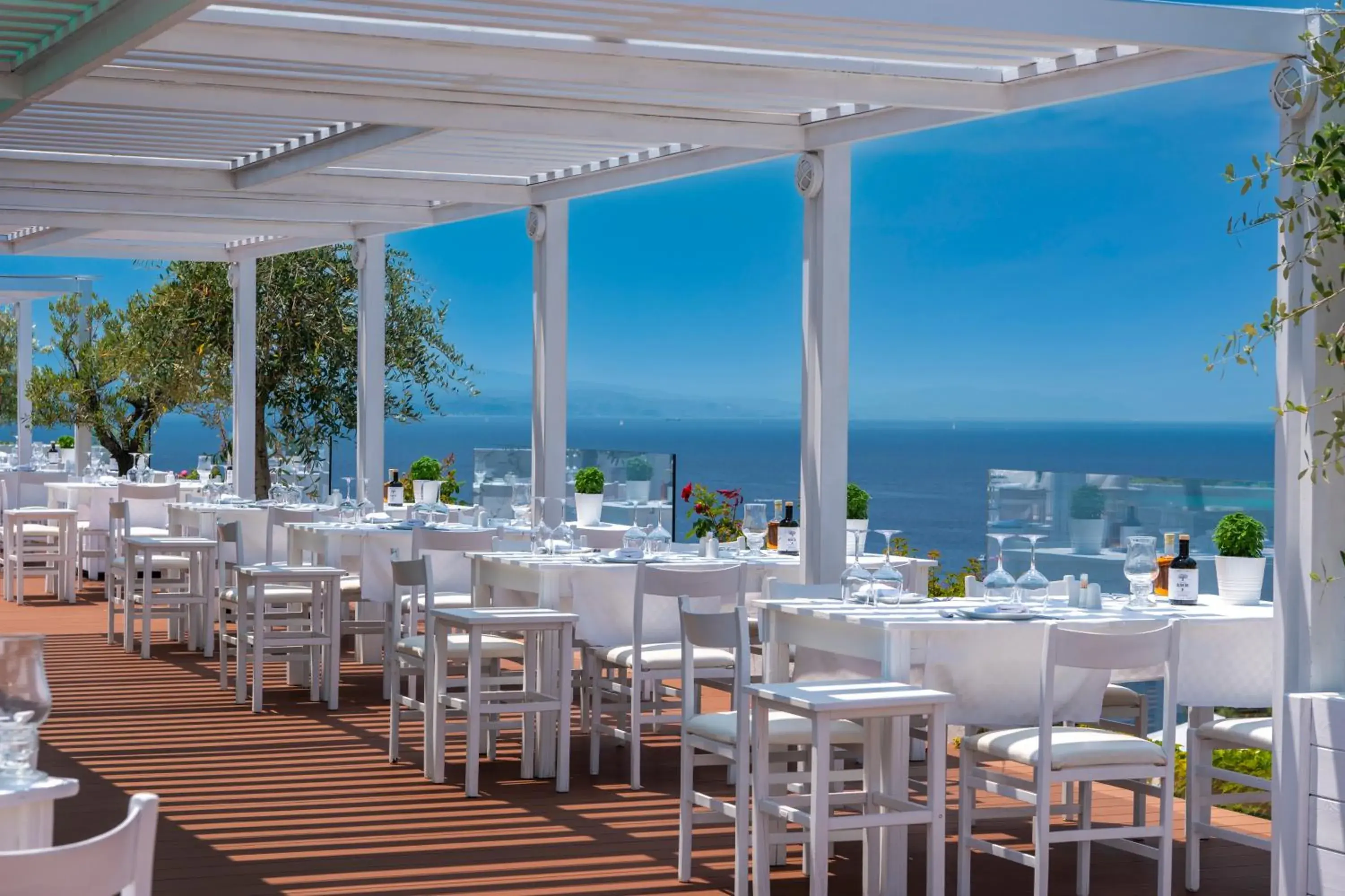 Restaurant/places to eat in Skiathos Palace Hotel Restaurant/places to eat in Skiathos Palace Hotel