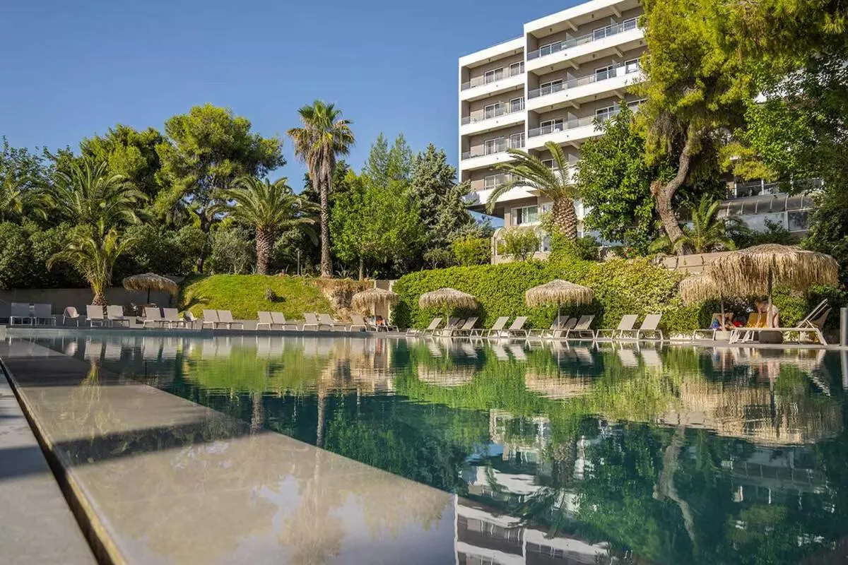 Swimming pool in King Saron Hotel Resort
