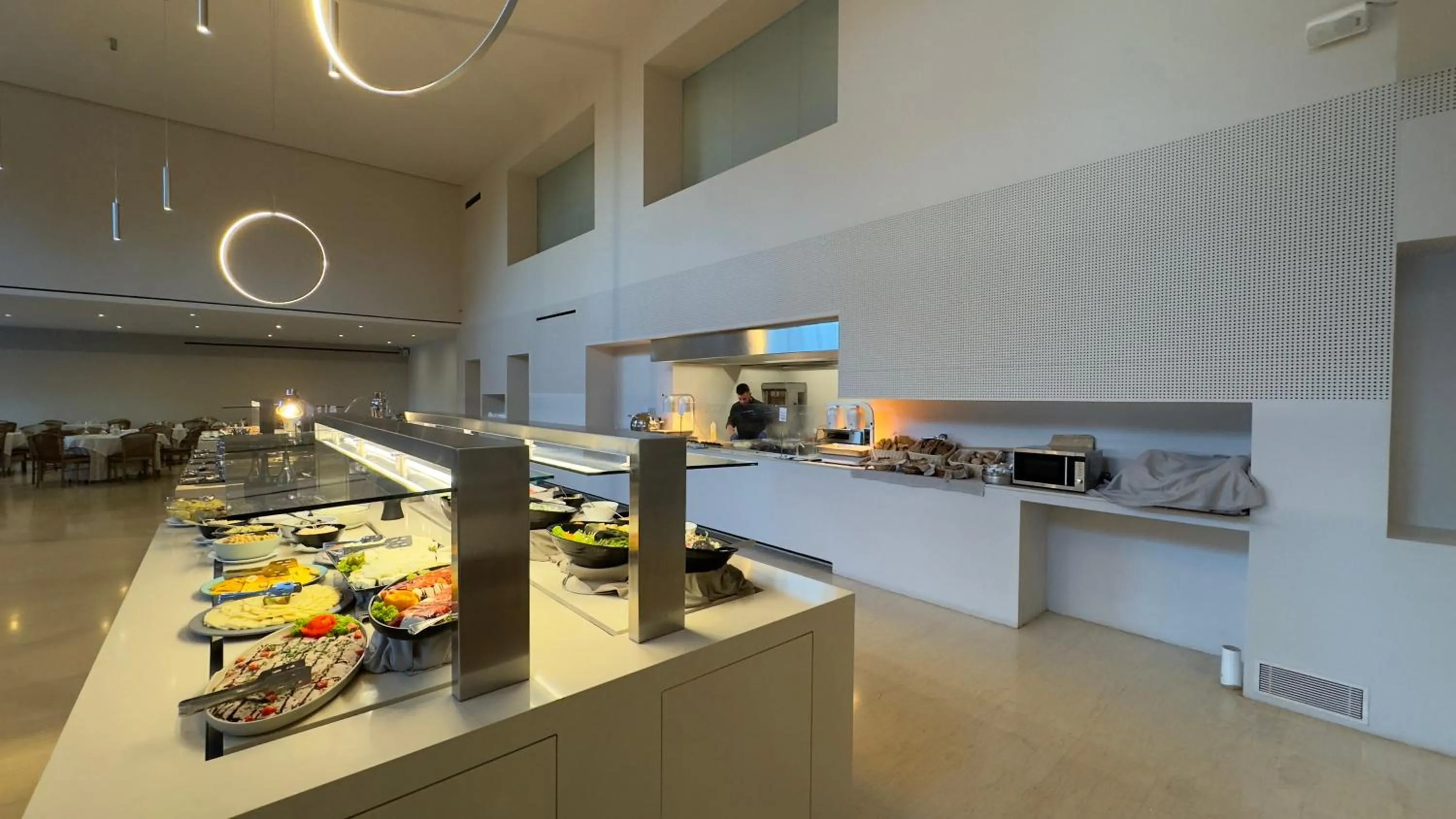 Restaurant/places to eat in King Saron Hotel Resort