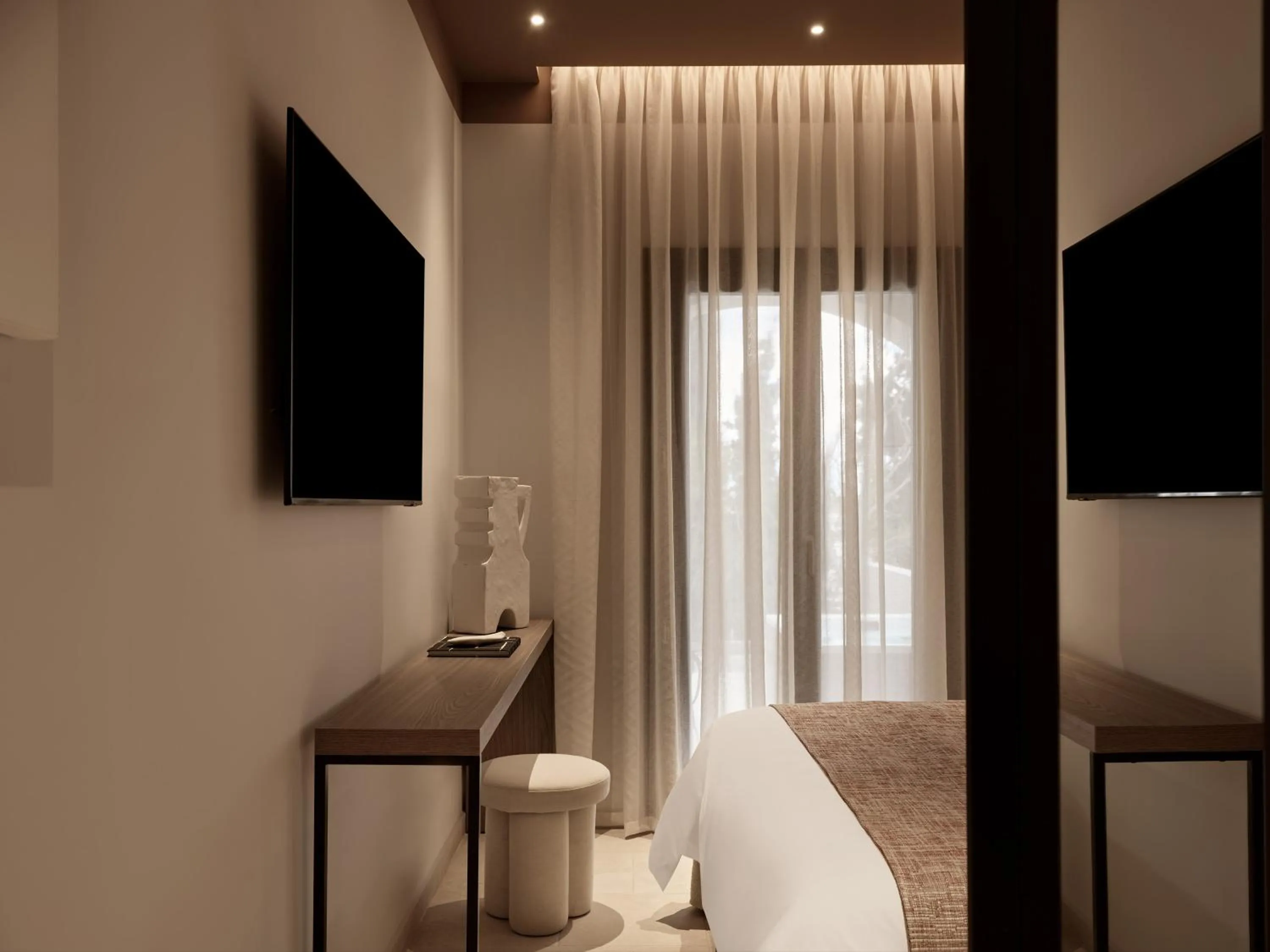 TV and multimedia in NAUMA PAROS Design Boutique Hotel