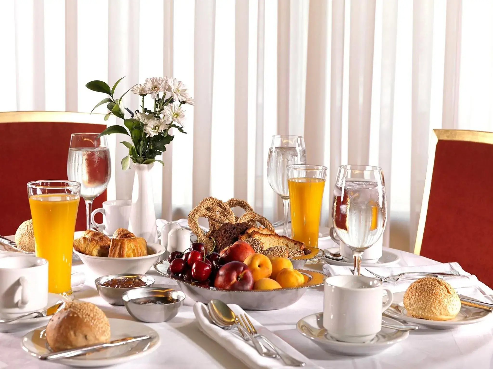 Restaurant/places to eat in Savoy Hotel Restaurant/places to eat in Savoy Hotel