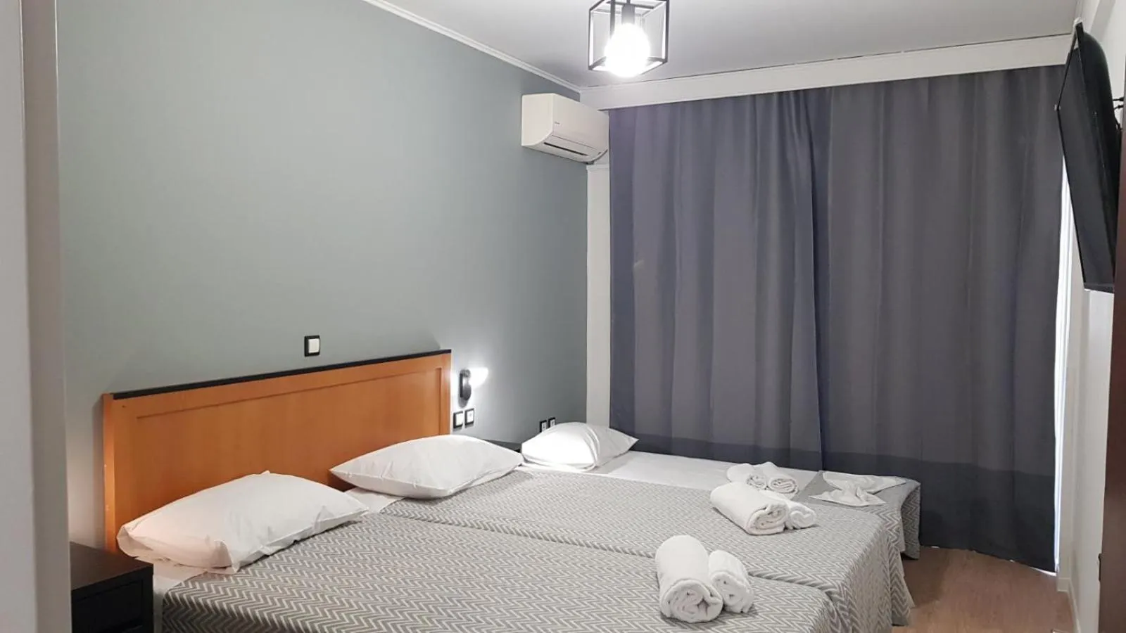 Bedroom, Bed in Savoy Hotel