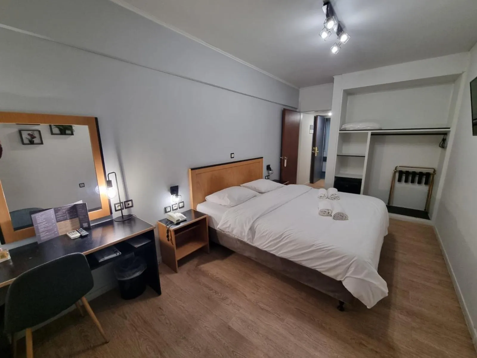 Bedroom, Bed in Savoy Hotel