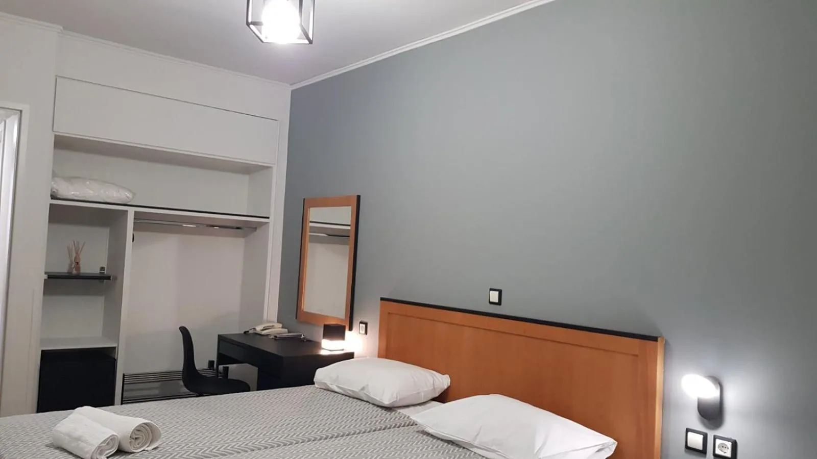 Bedroom, Bed in Savoy Hotel