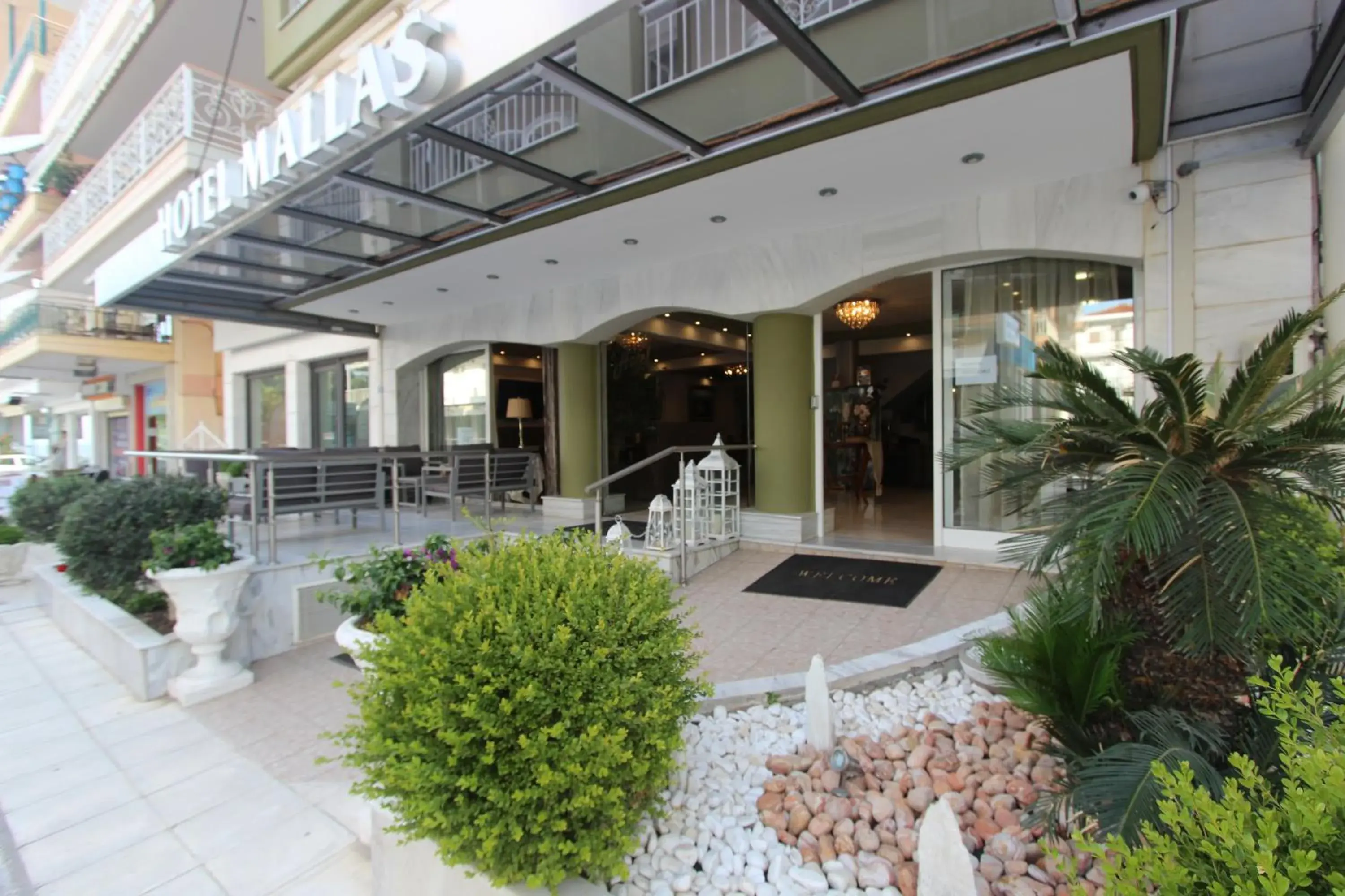 Facade/entrance in Hotel Mallas Facade/entrance in Hotel Mallas