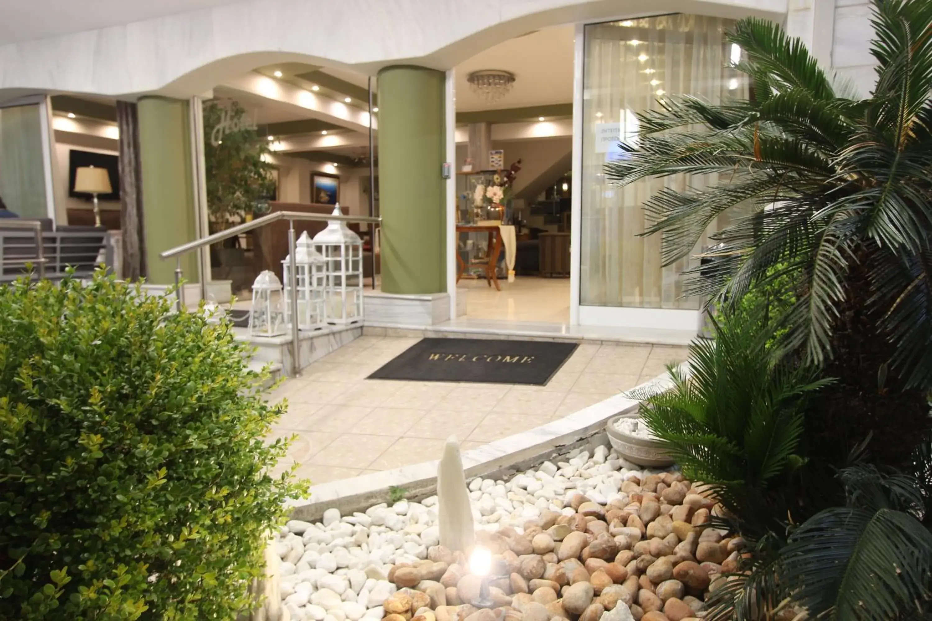 Facade/entrance in Hotel Mallas Facade/entrance in Hotel Mallas