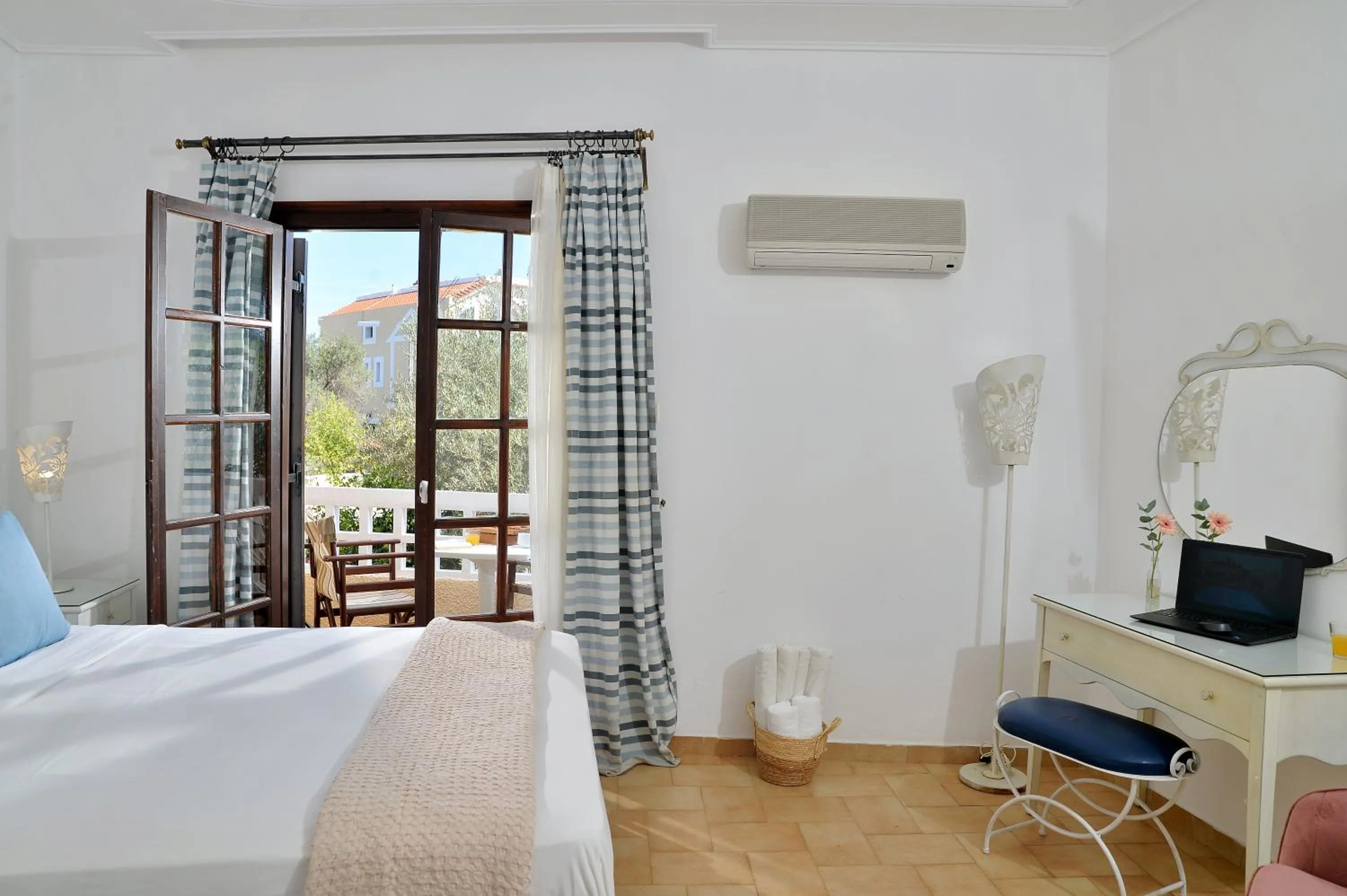 Bedroom, Bed in Vasilaras Hotel