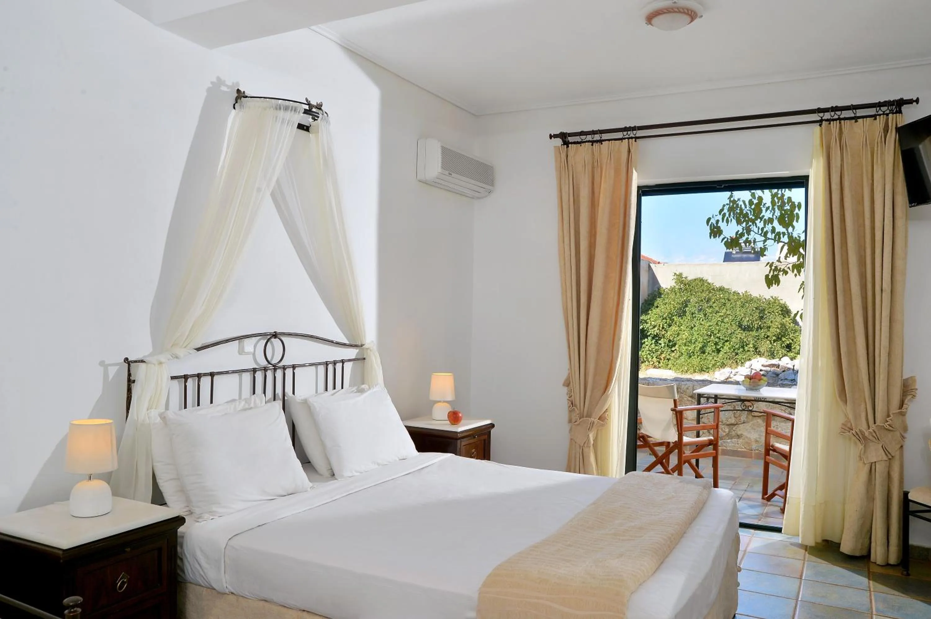 Bedroom, Bed in Vasilaras Hotel