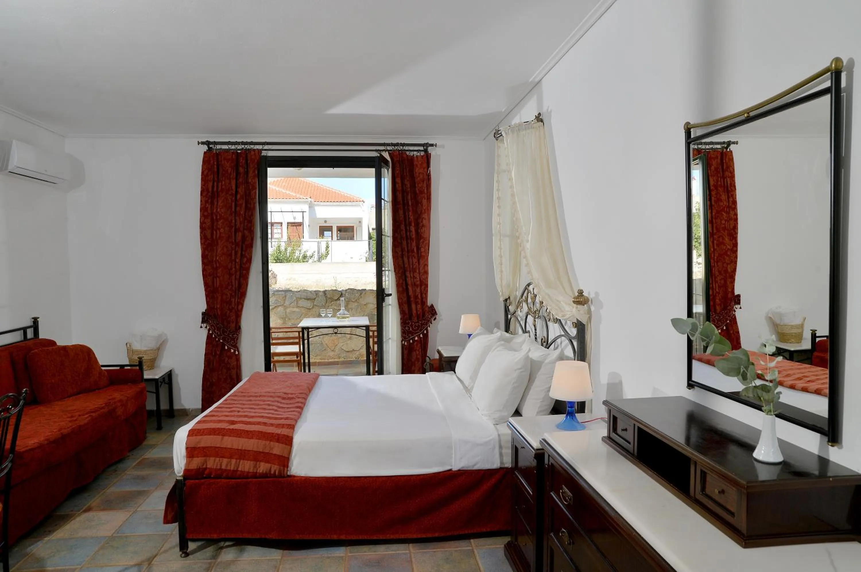 Bedroom, Bed in Vasilaras Hotel