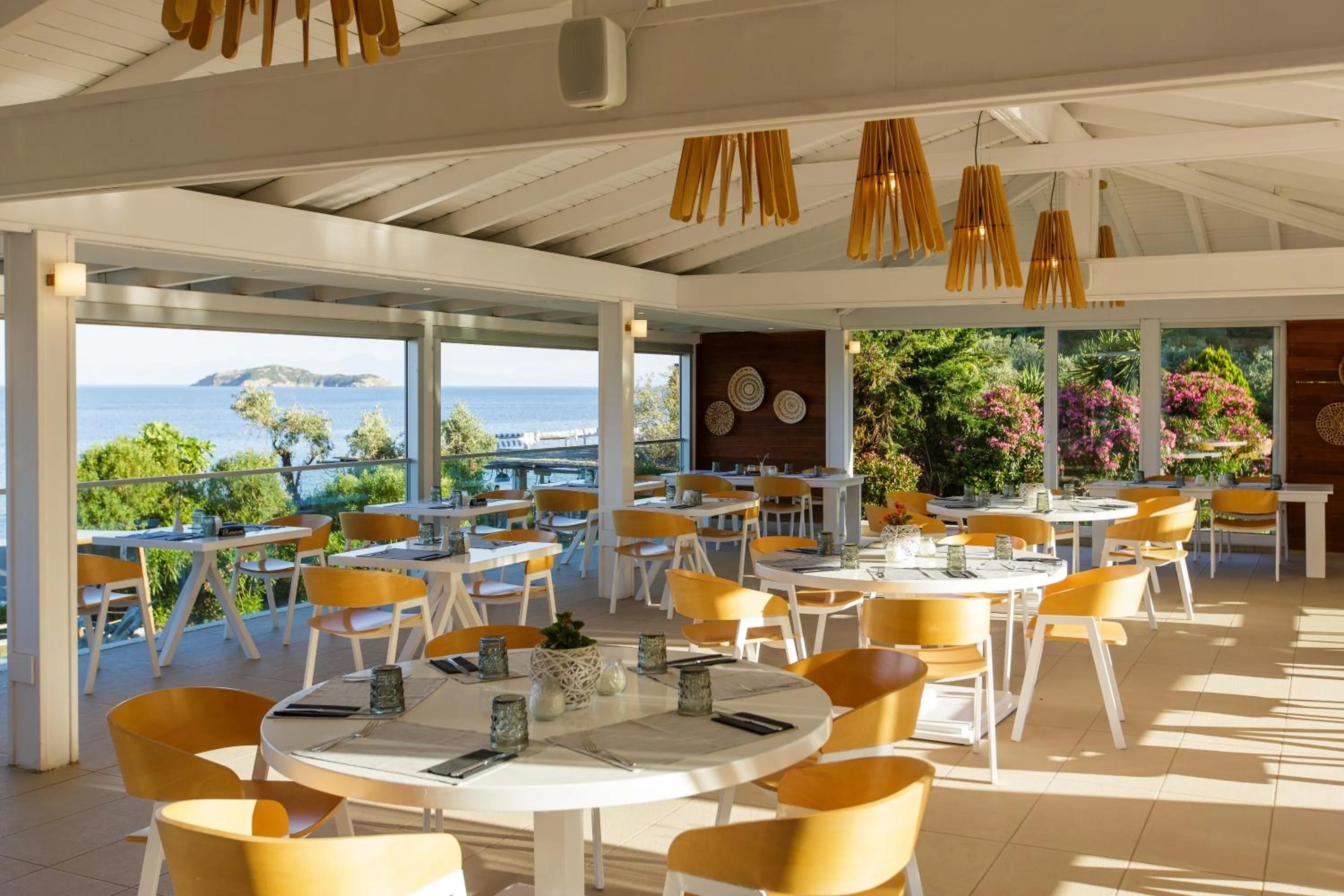 Restaurant/places to eat in Kassandra Bay Resort, Suites & Spa