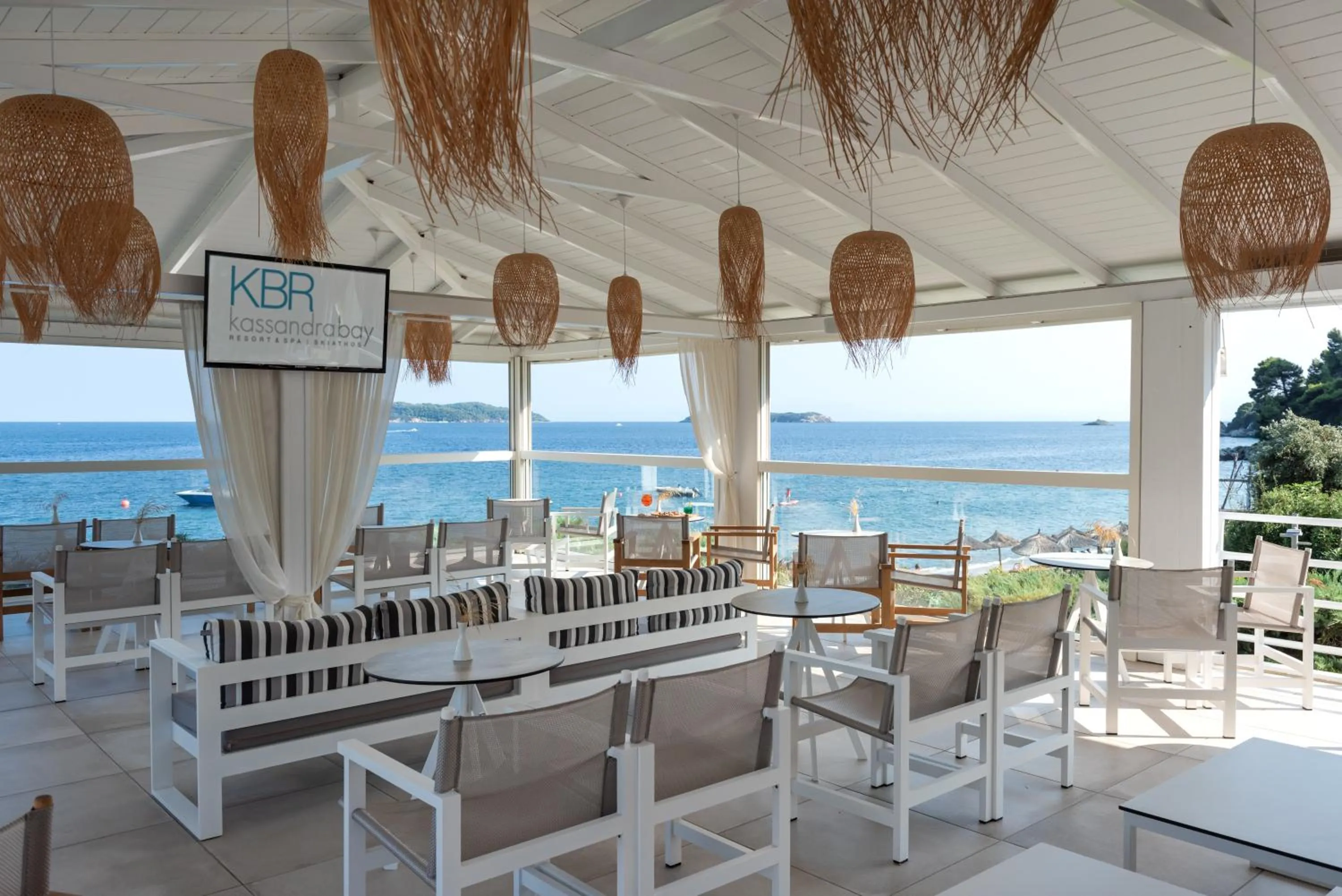 Lounge or bar in Kassandra Bay Resort, Suites & Spa