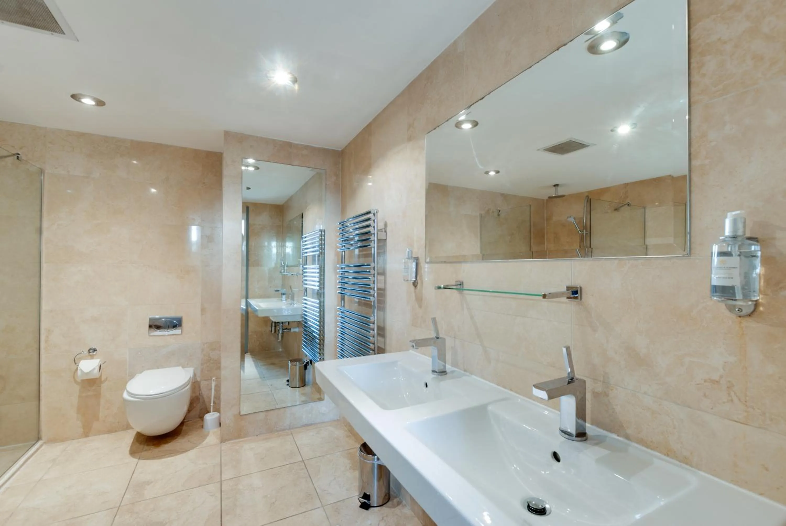 Toilet in Boutique 56