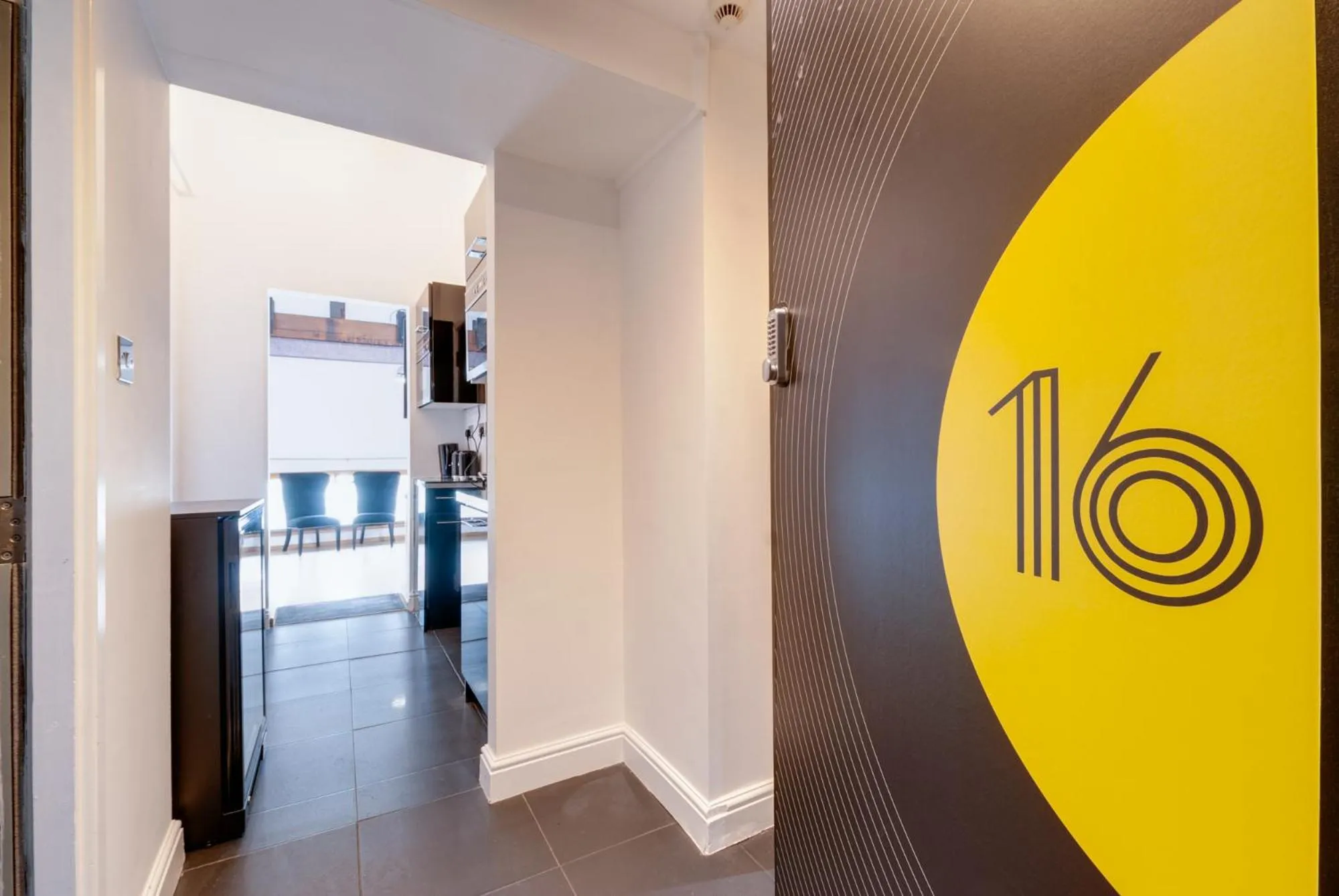 Facade/entrance in Boutique 56