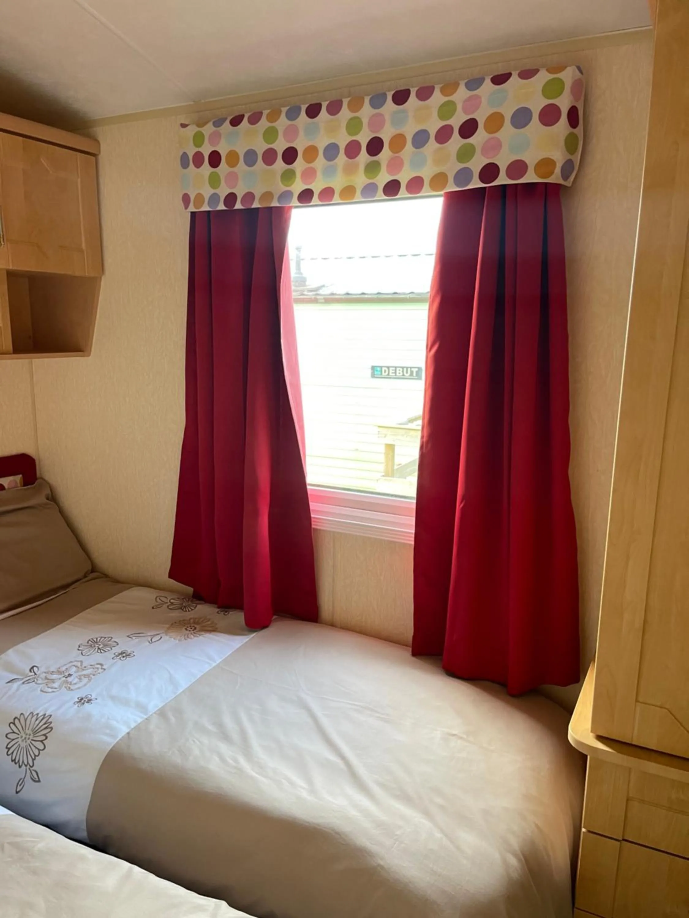 Bed in Immaculate 2-Bed Static Caravan at Monrieth