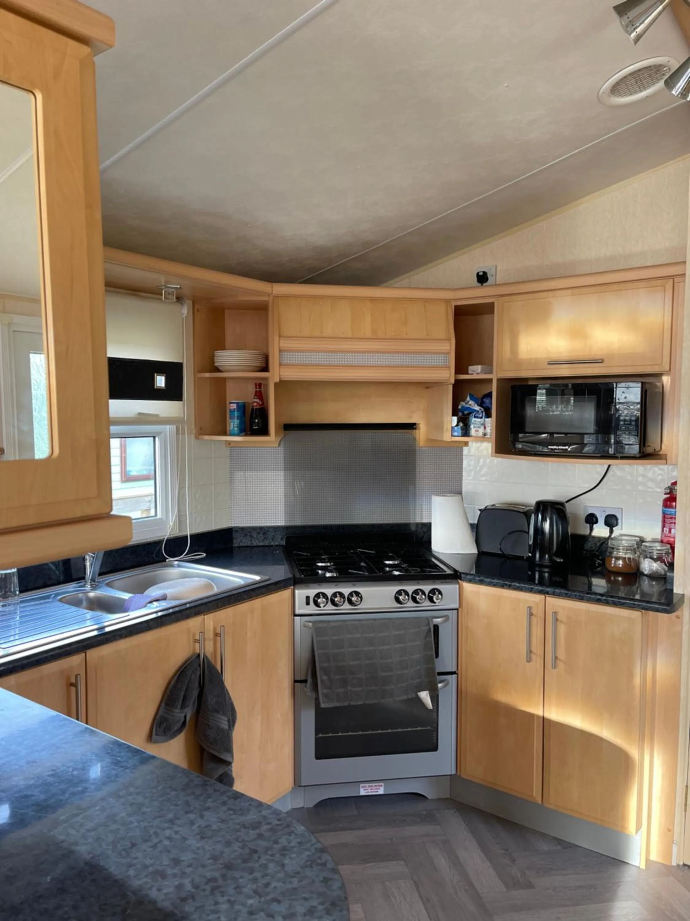 Kitchen or kitchenette in Immaculate 2-Bed Static Caravan at Monrieth