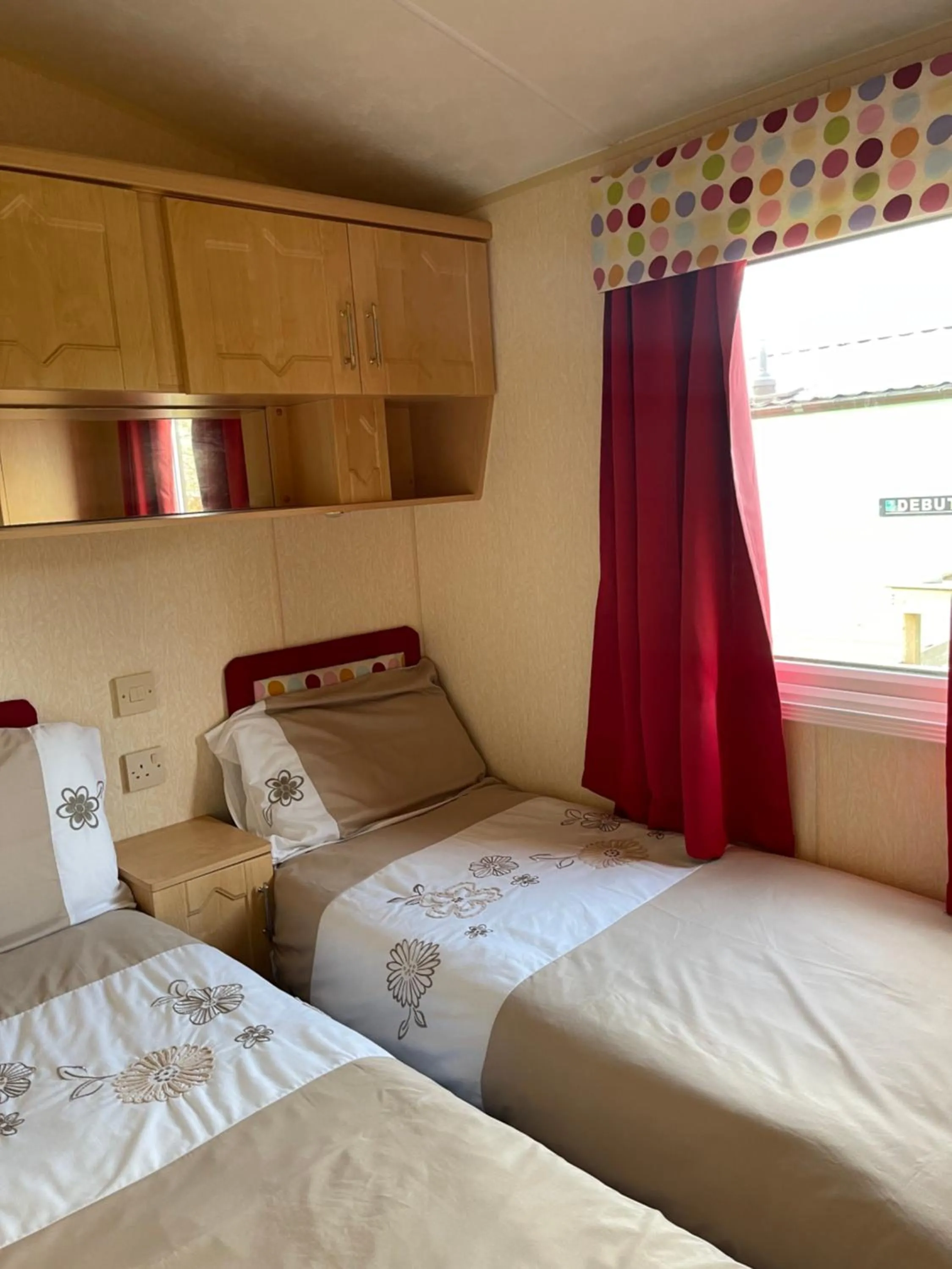 Bed in Immaculate 2-Bed Static Caravan at Monrieth