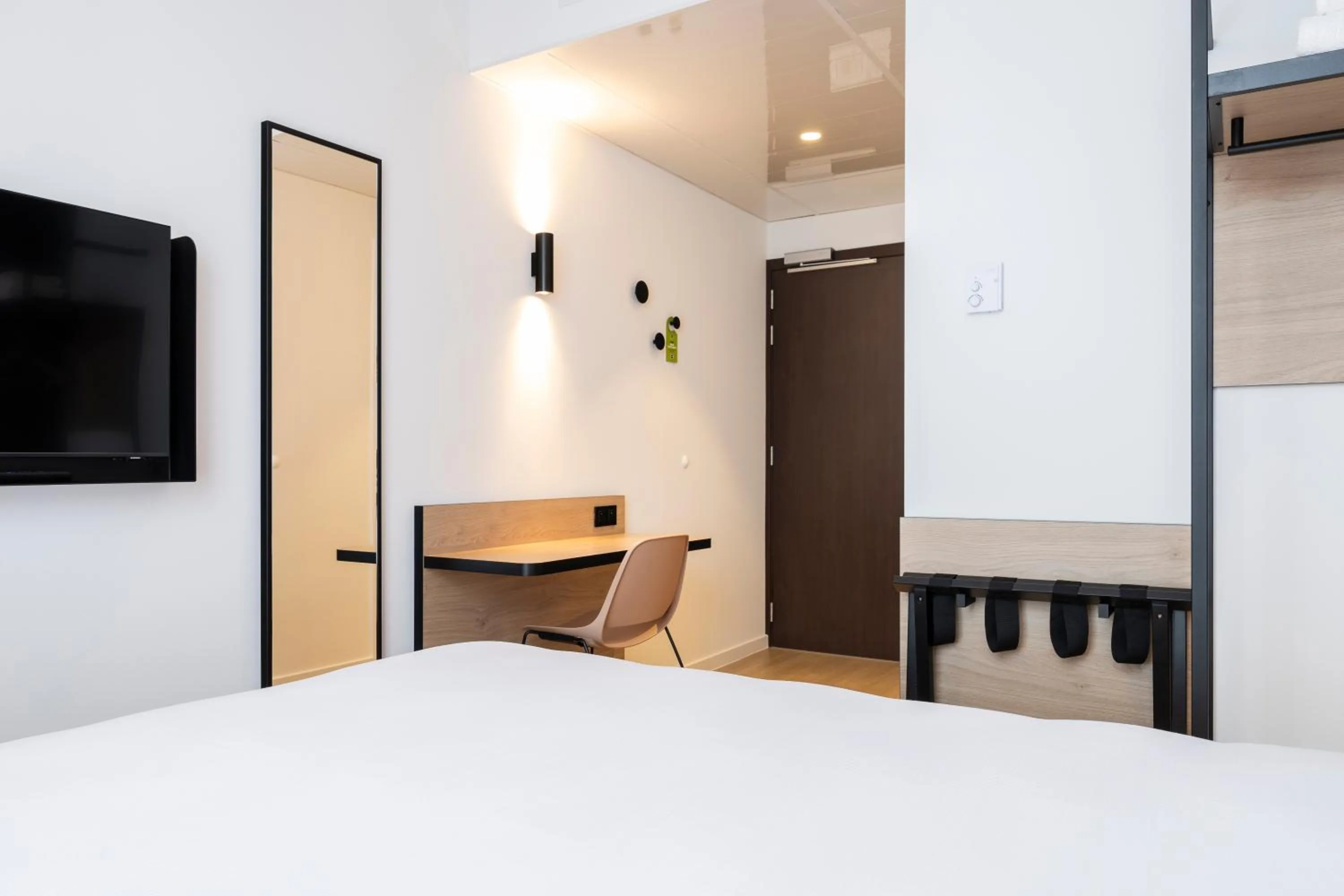 Bedroom, Bed in B&B HOTEL Mechelen