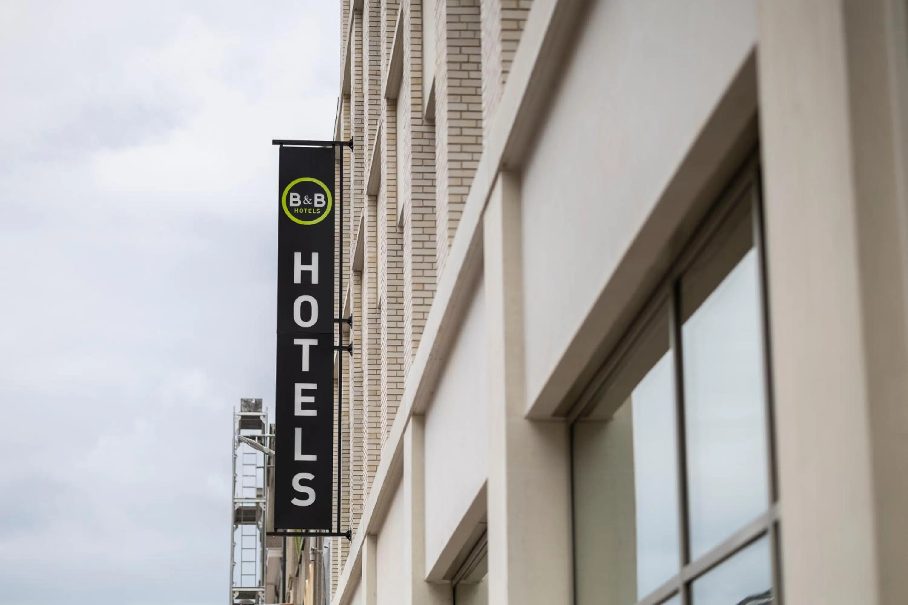 Facade/entrance in B&B HOTEL Mechelen