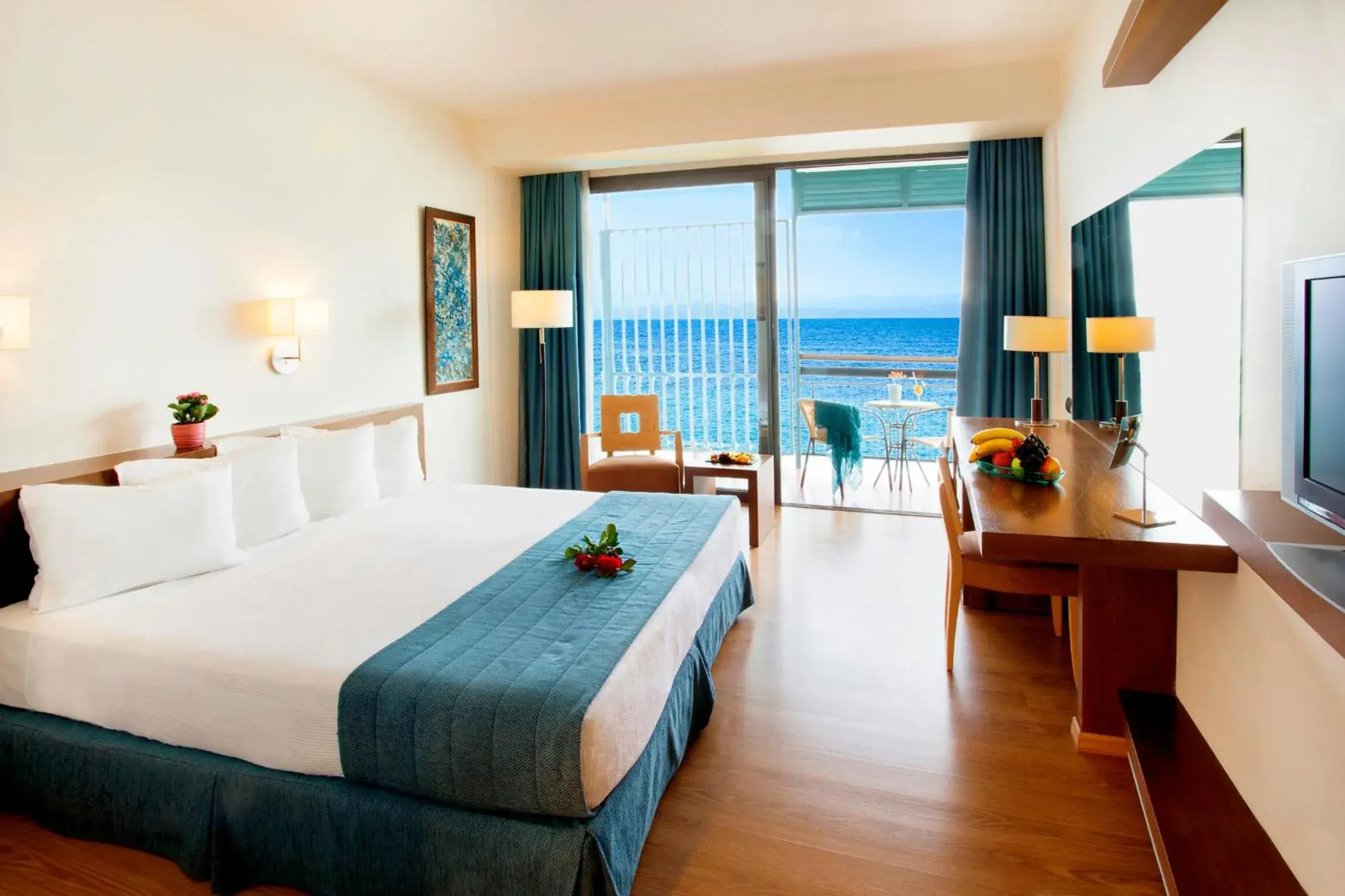 Photo of the whole room, Bed in Domotel Xenia Volos Photo of the whole room, Bed in Domotel Xenia Volos