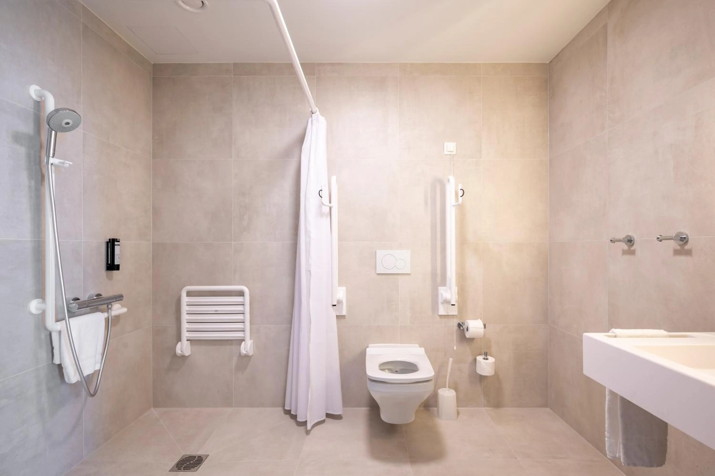 Shower in B&B HOTEL Namur