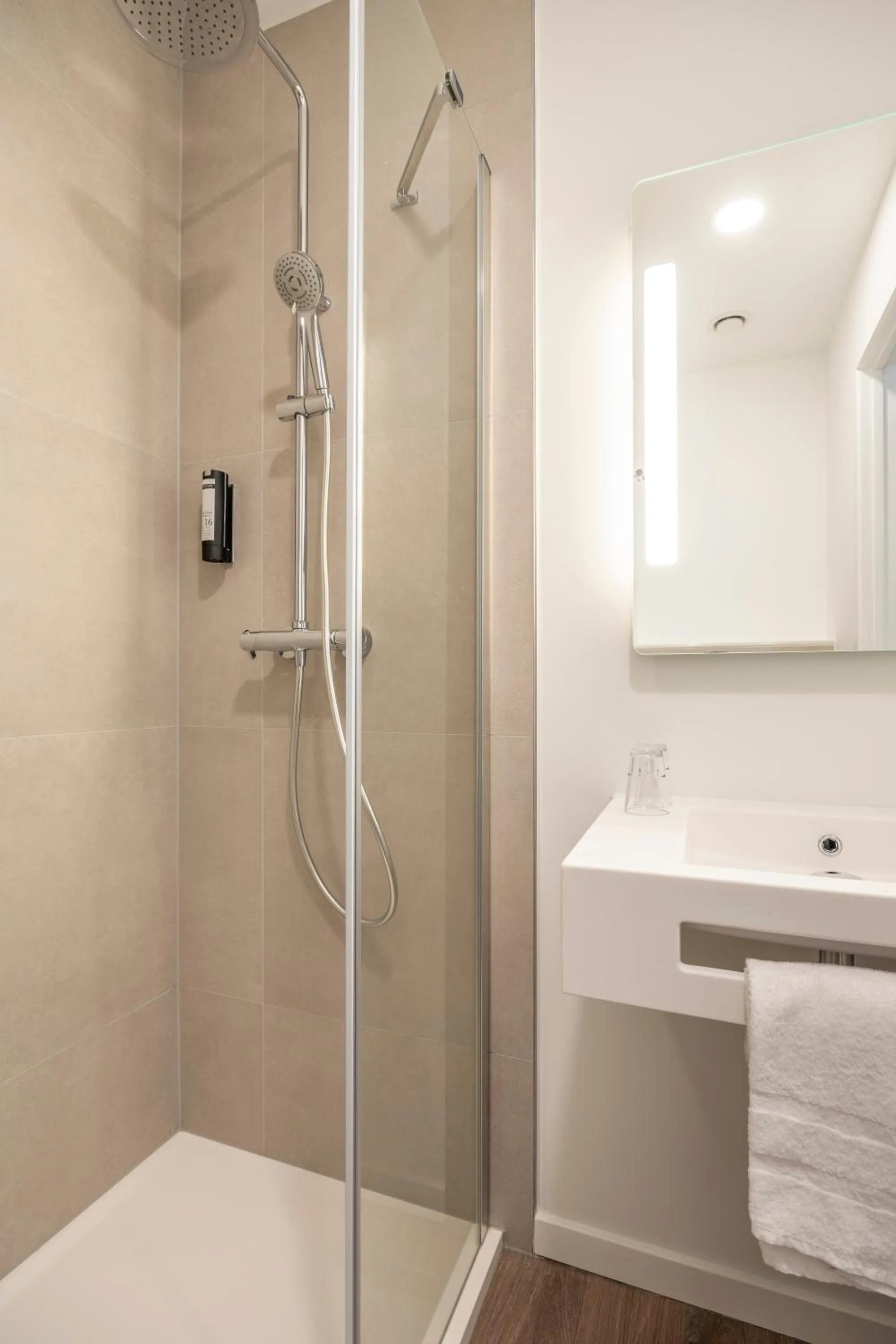 Toilet in B&B HOTEL Namur