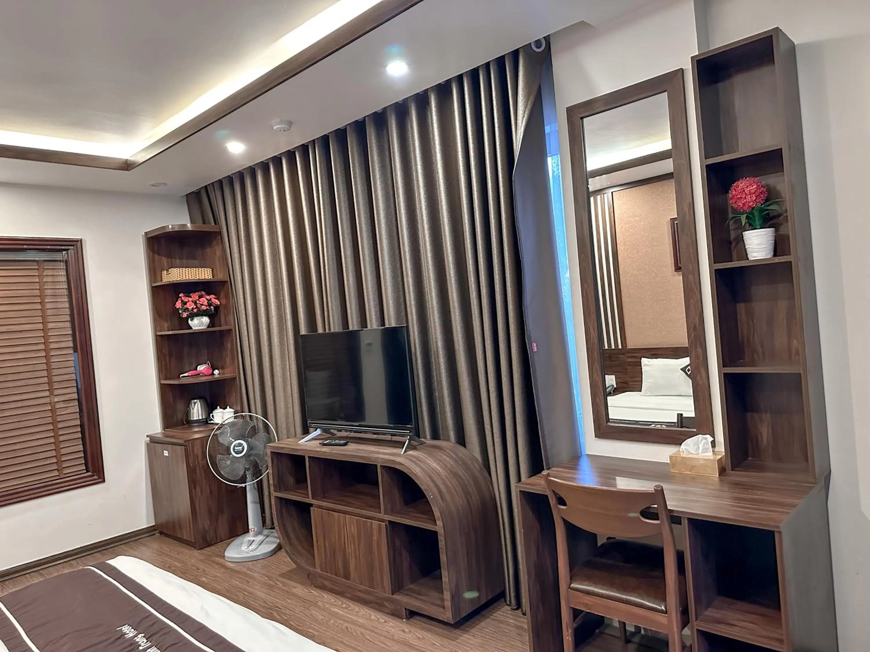hair dresser in Linh Trang Hạ Long Hotel