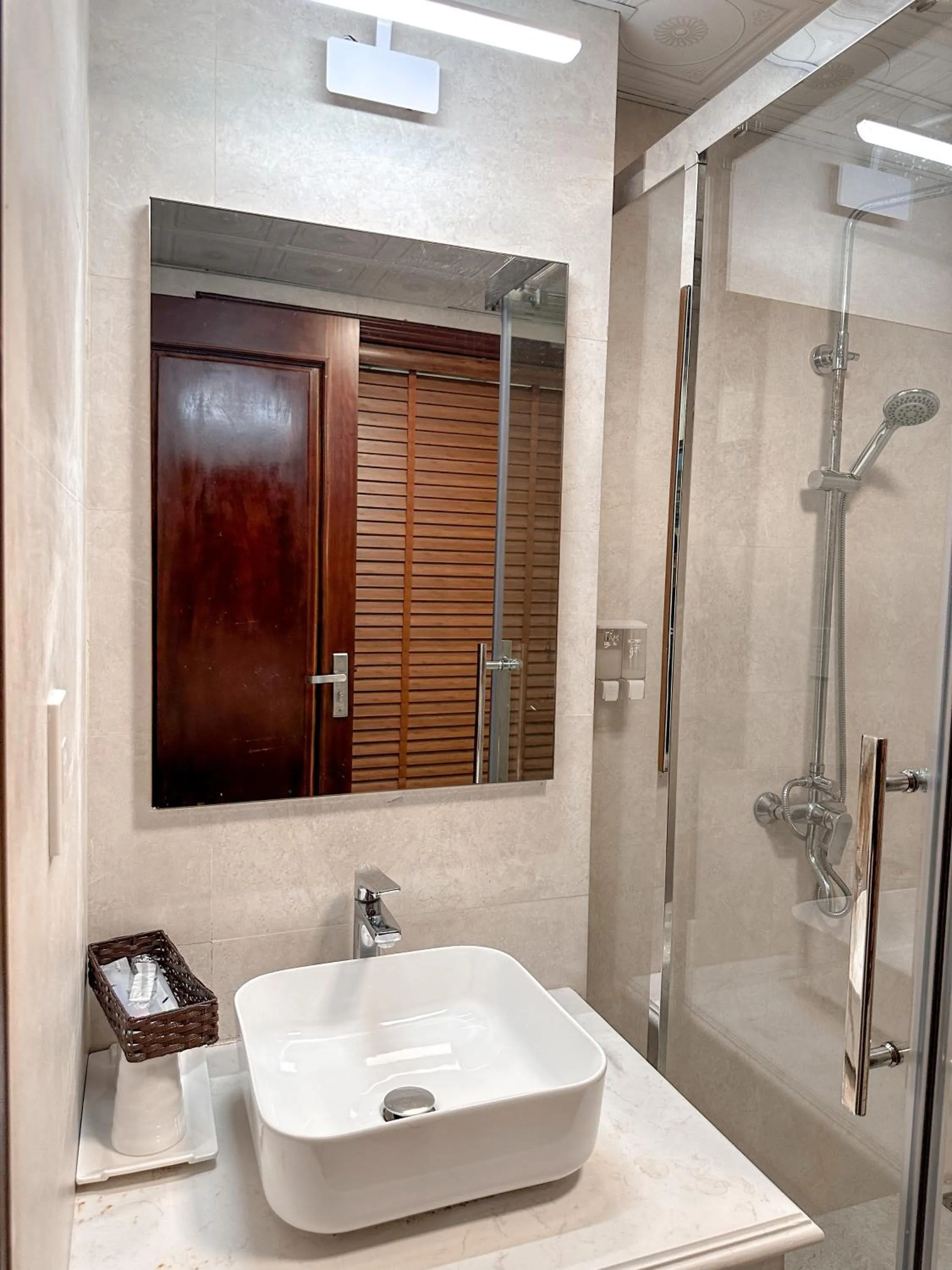 Bathroom in Linh Trang Hạ Long Hotel