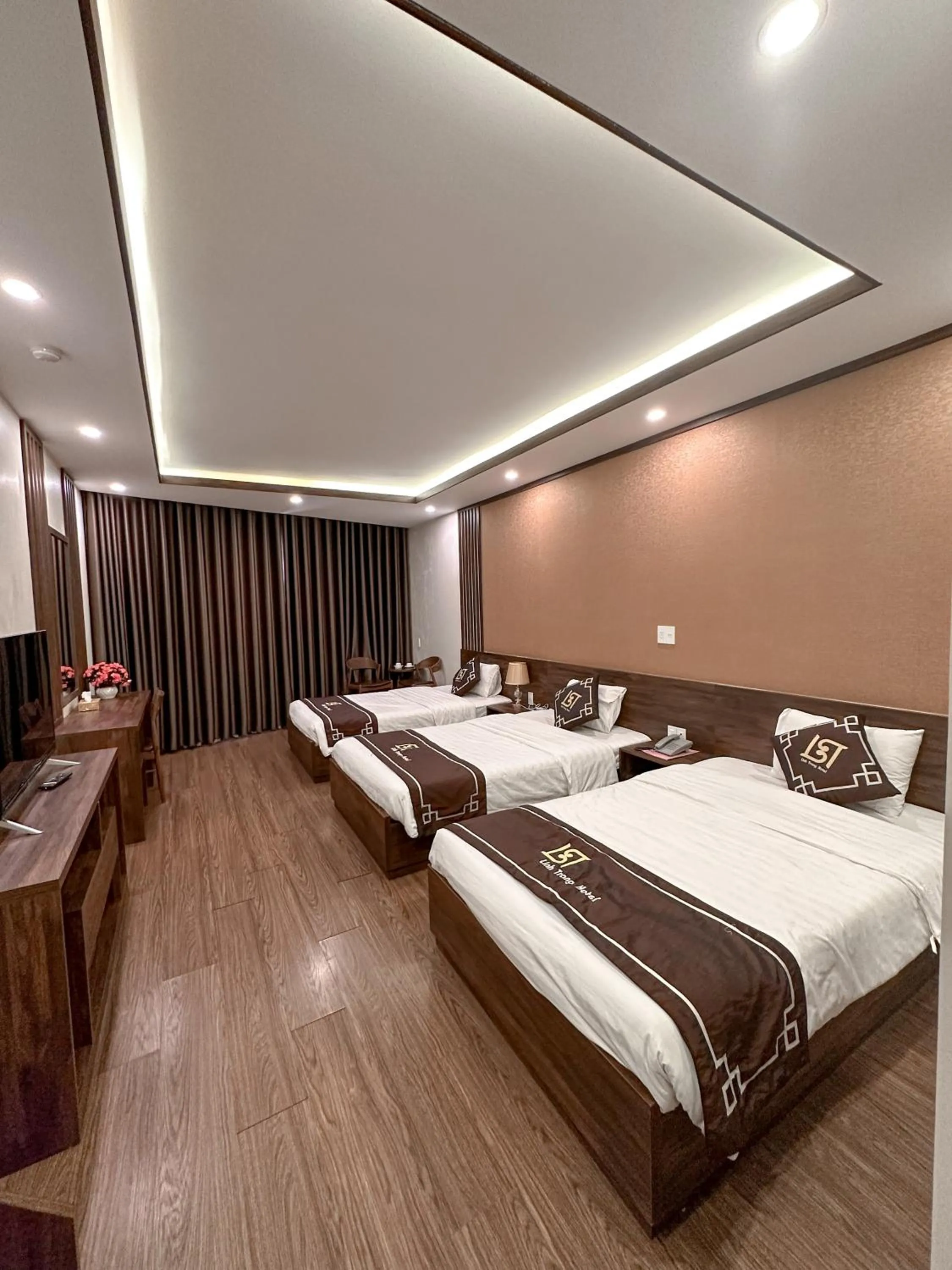 Bedroom, Bed in Linh Trang Hạ Long Hotel