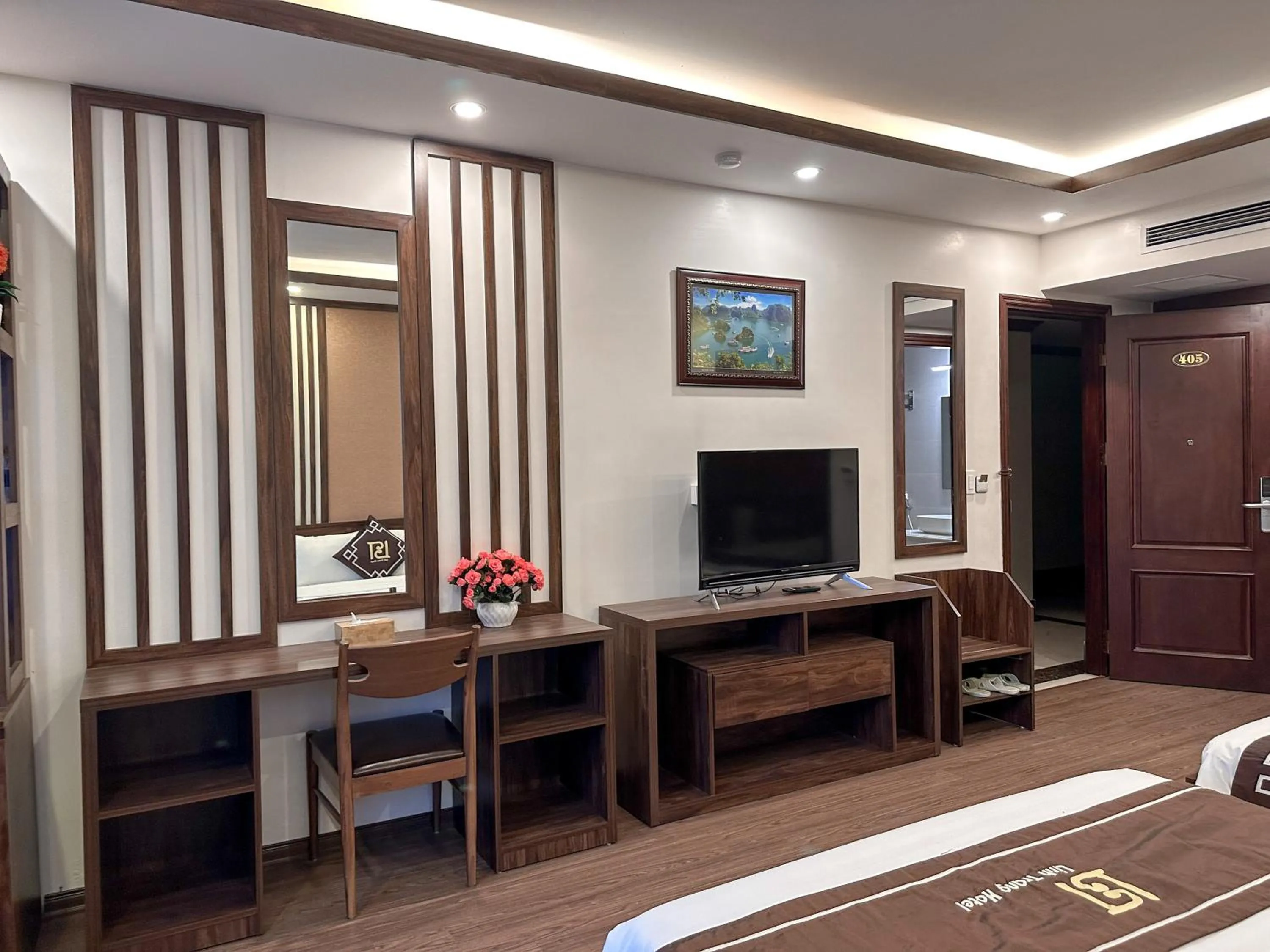 hair dresser, Bed in Linh Trang Hạ Long Hotel