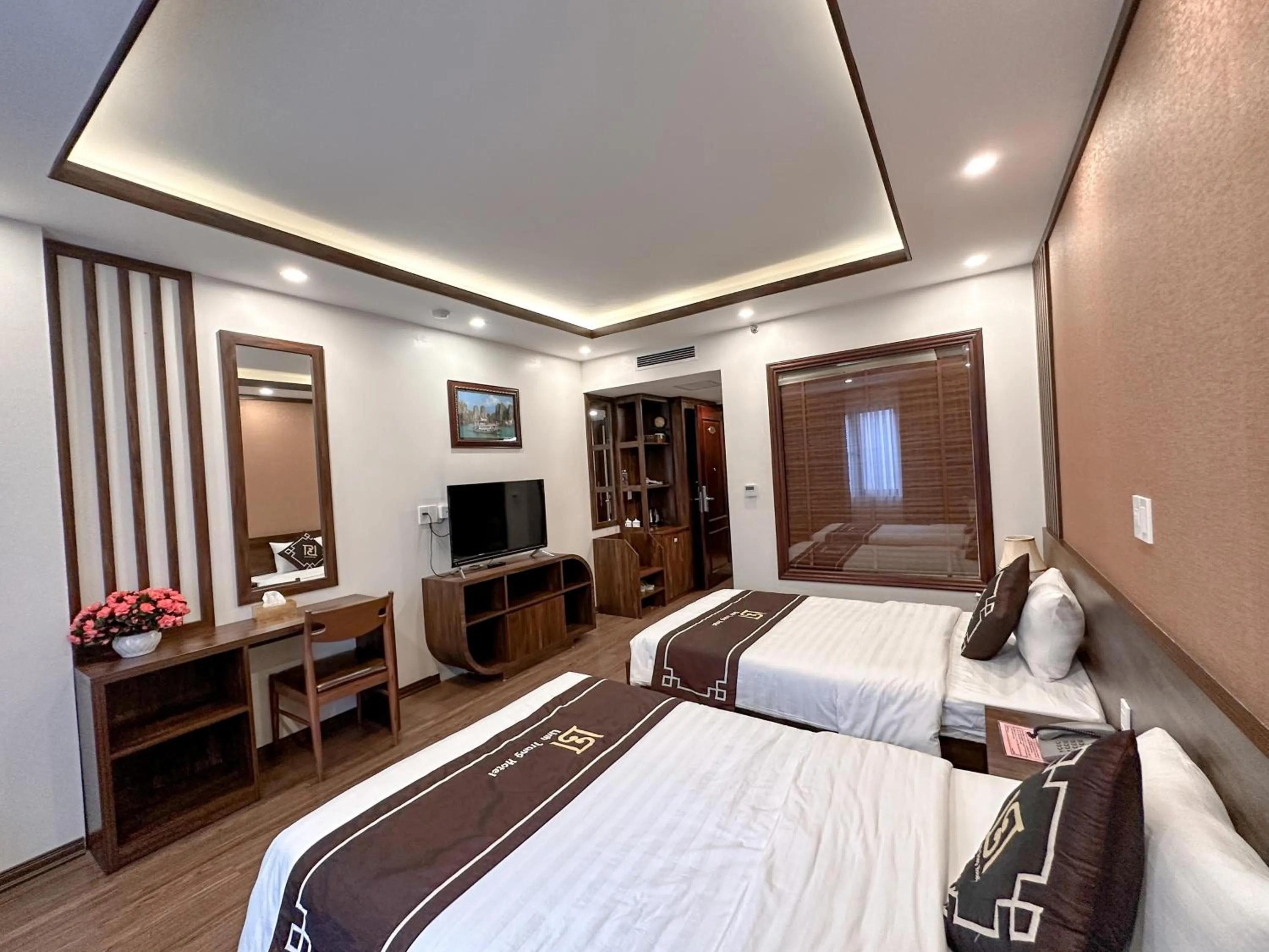 Photo of the whole room, Bed in Linh Trang Hạ Long Hotel