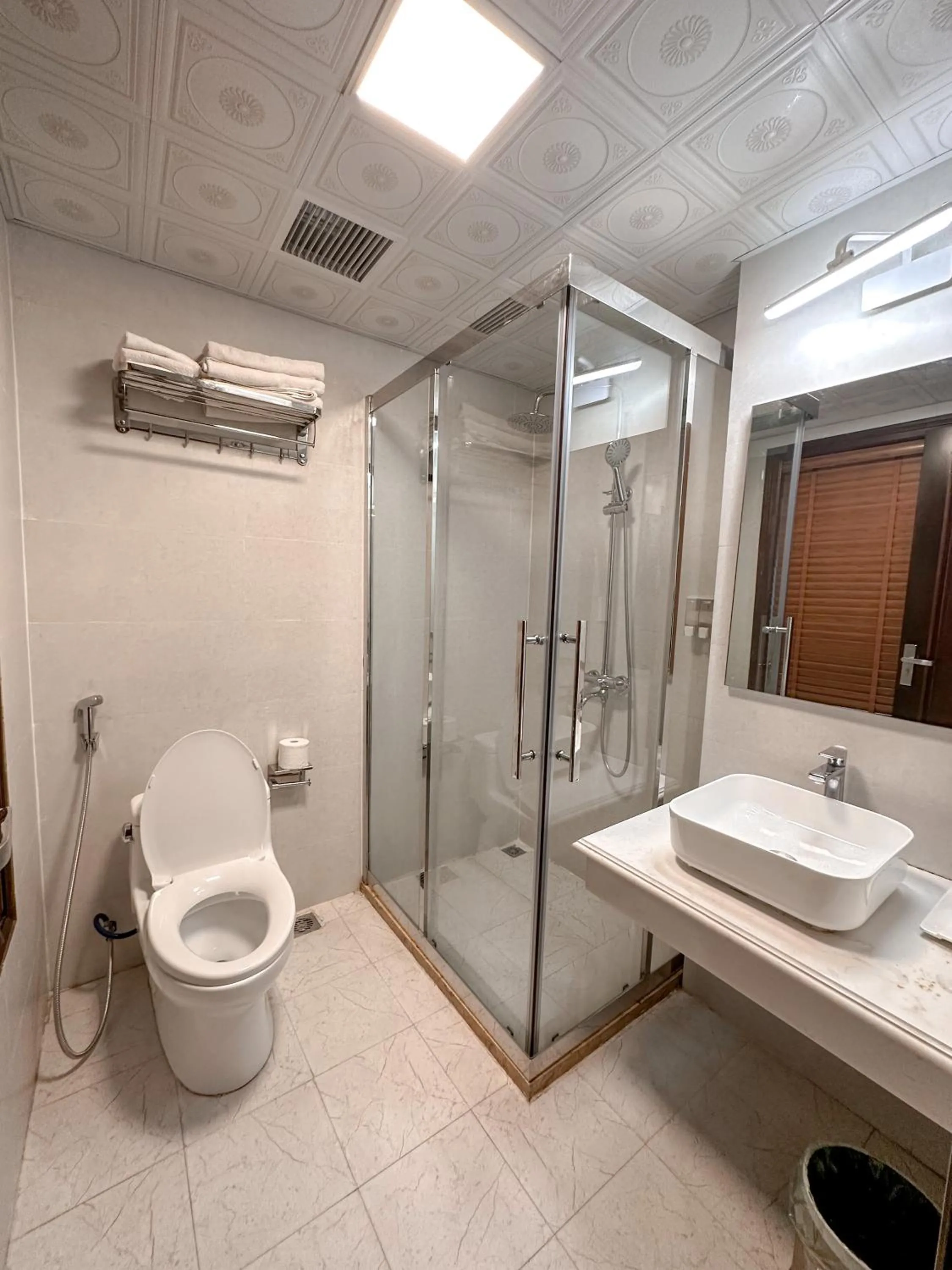 Shower in Linh Trang Hạ Long Hotel
