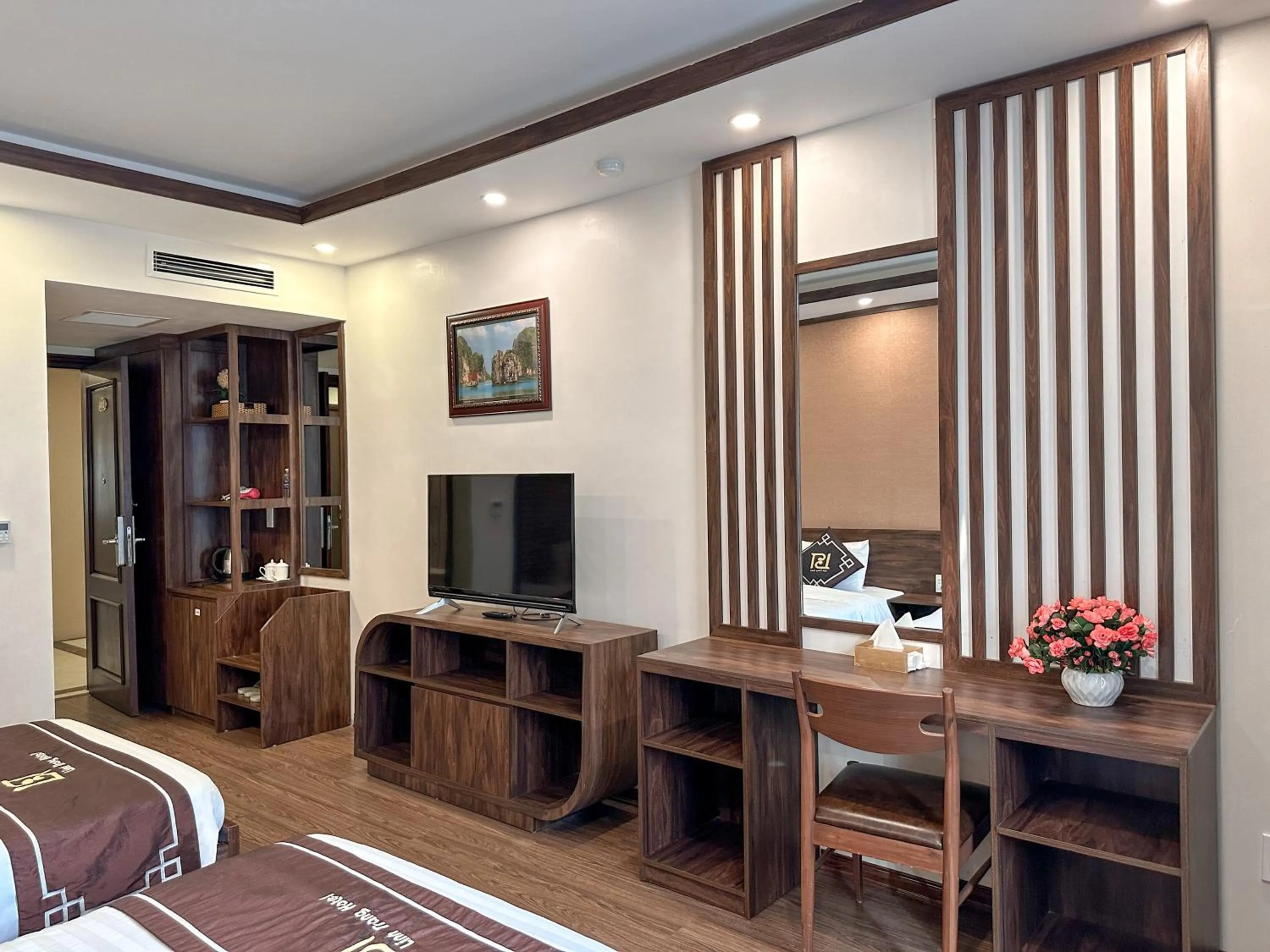 hair dresser, Bed in Linh Trang Hạ Long Hotel