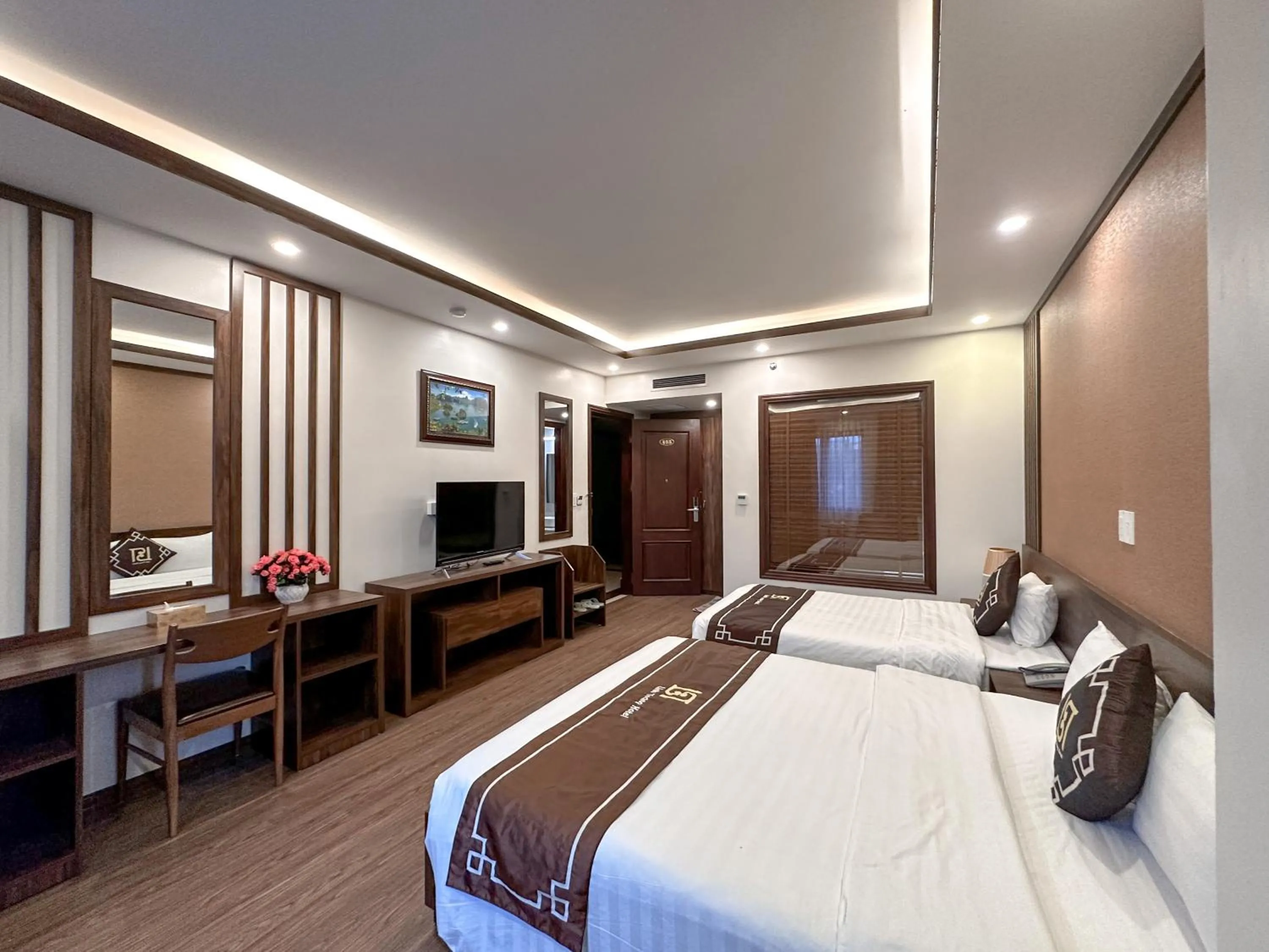 Photo of the whole room, Bed in Linh Trang Hạ Long Hotel