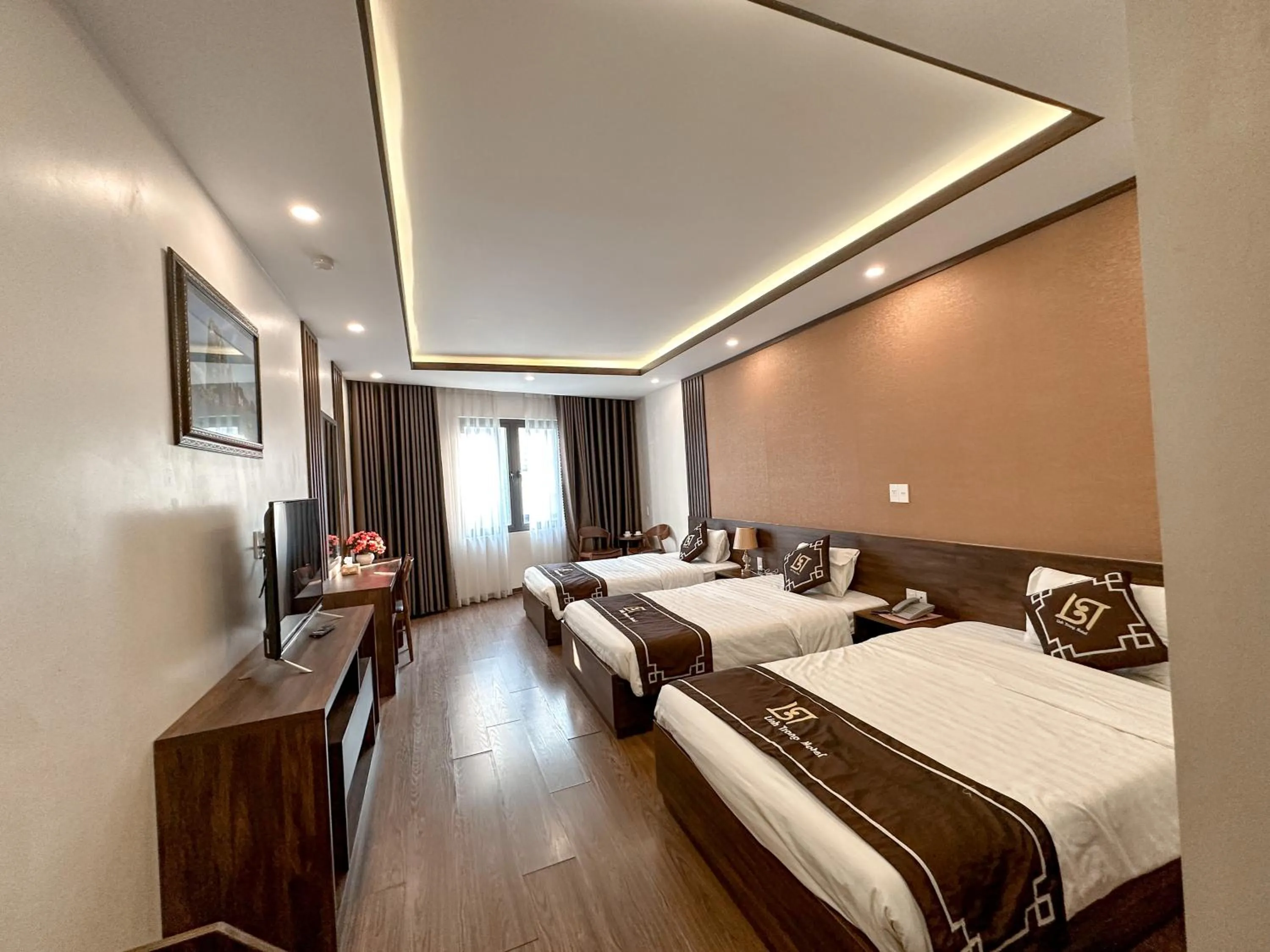 Photo of the whole room, Bed in Linh Trang Hạ Long Hotel