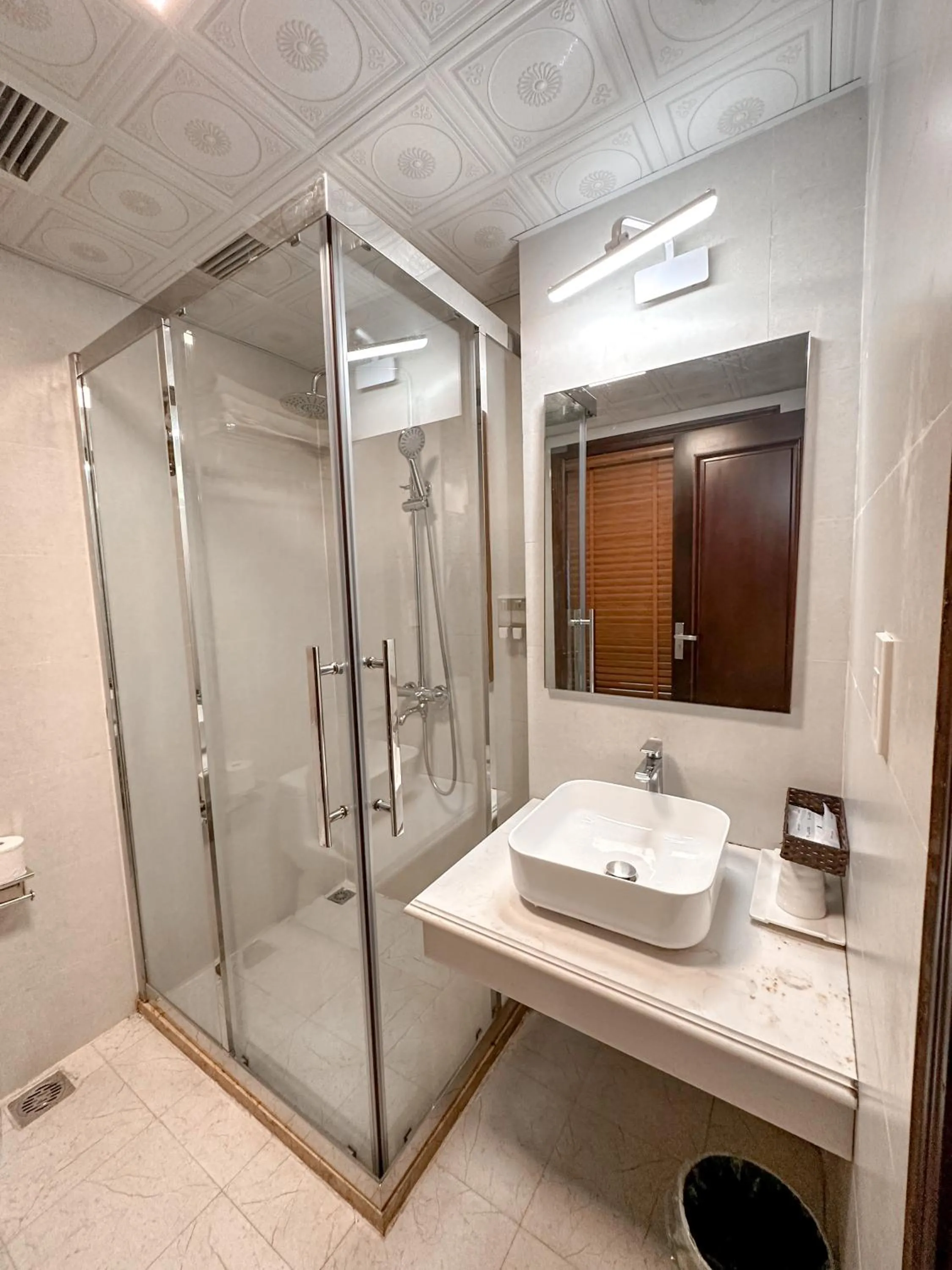 Bathroom in Linh Trang Hạ Long Hotel