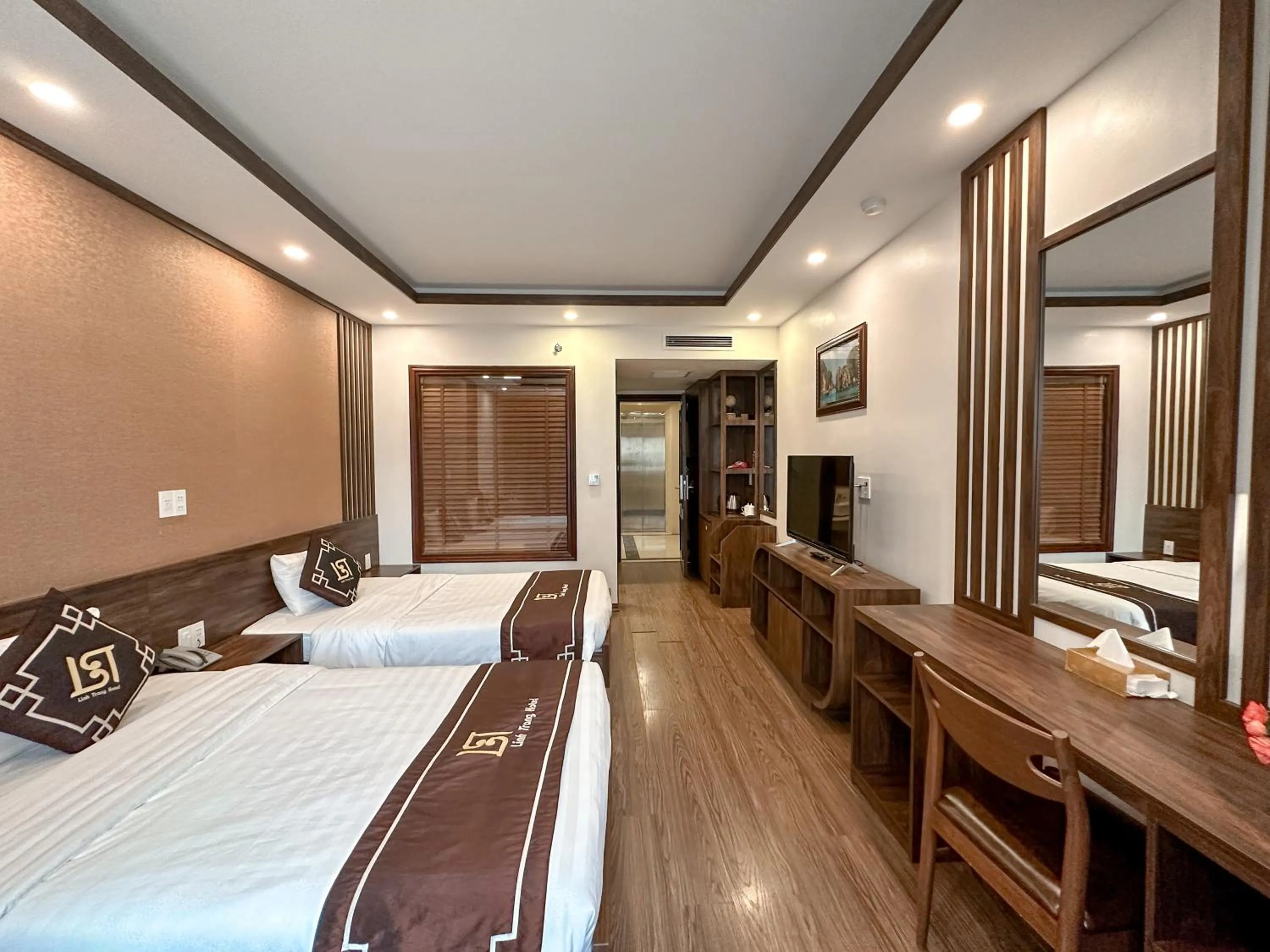 Photo of the whole room, Bed in Linh Trang Hạ Long Hotel