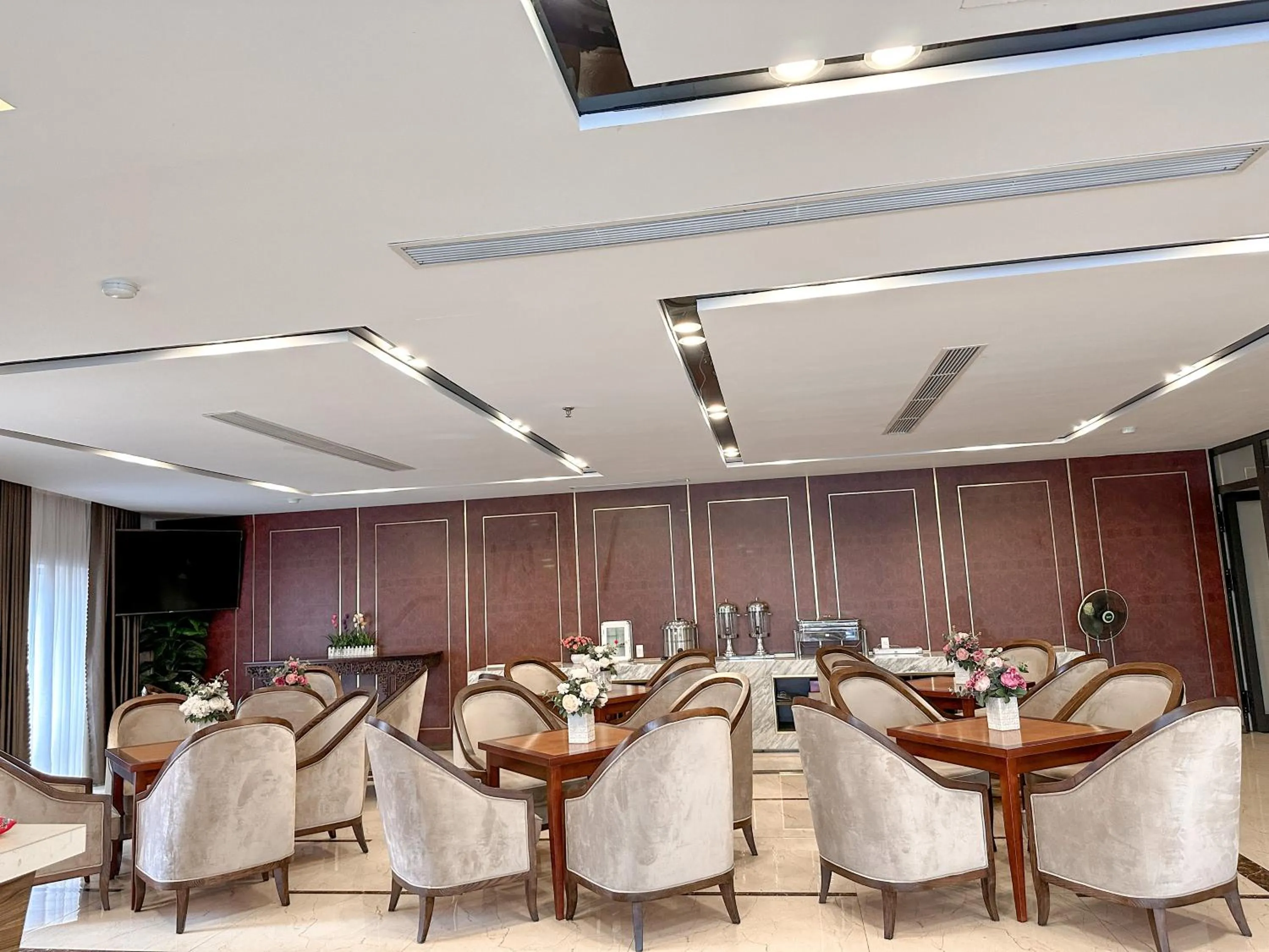 Seating area in Linh Trang Hạ Long Hotel