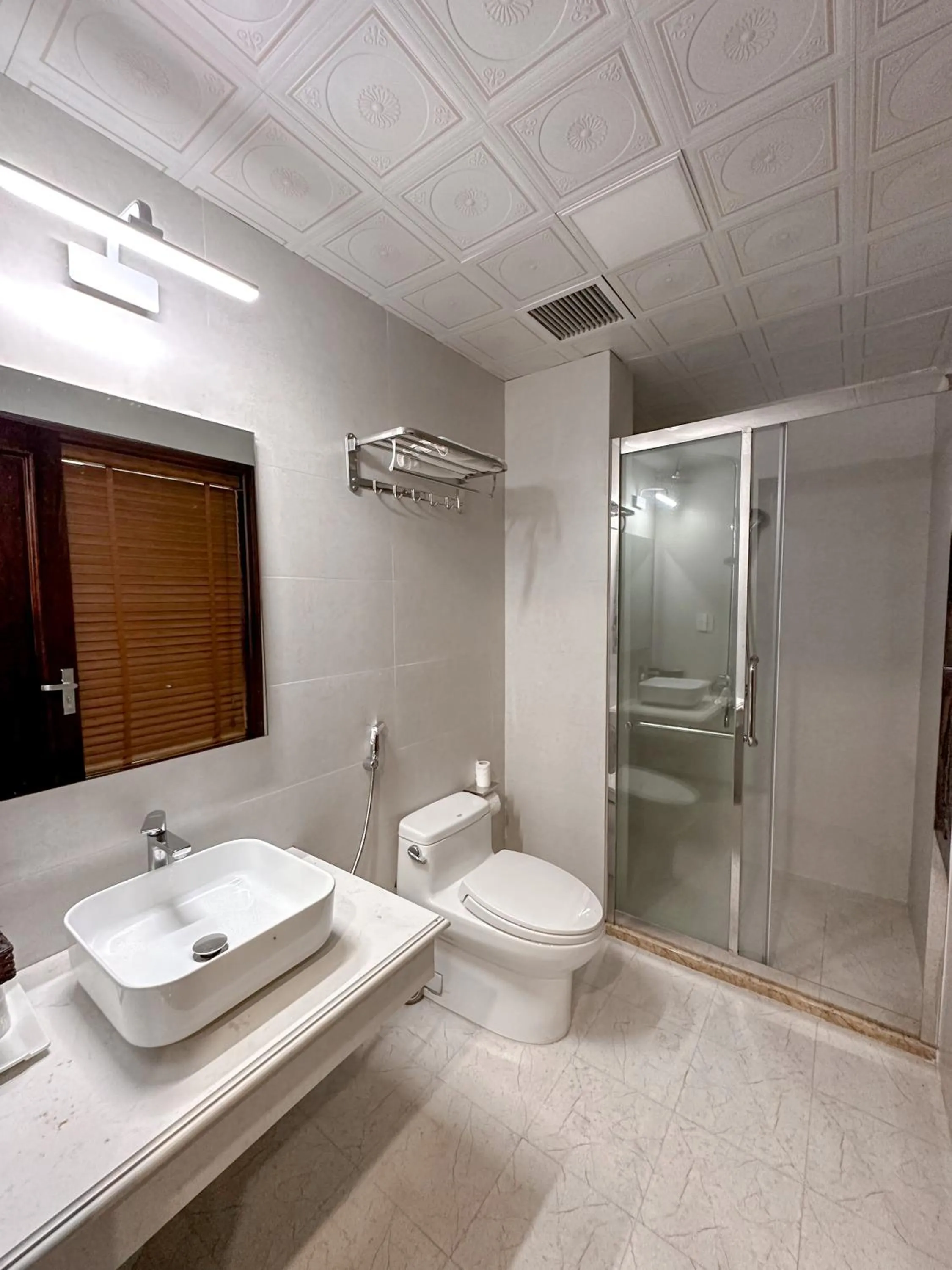 Shower in Linh Trang Hạ Long Hotel