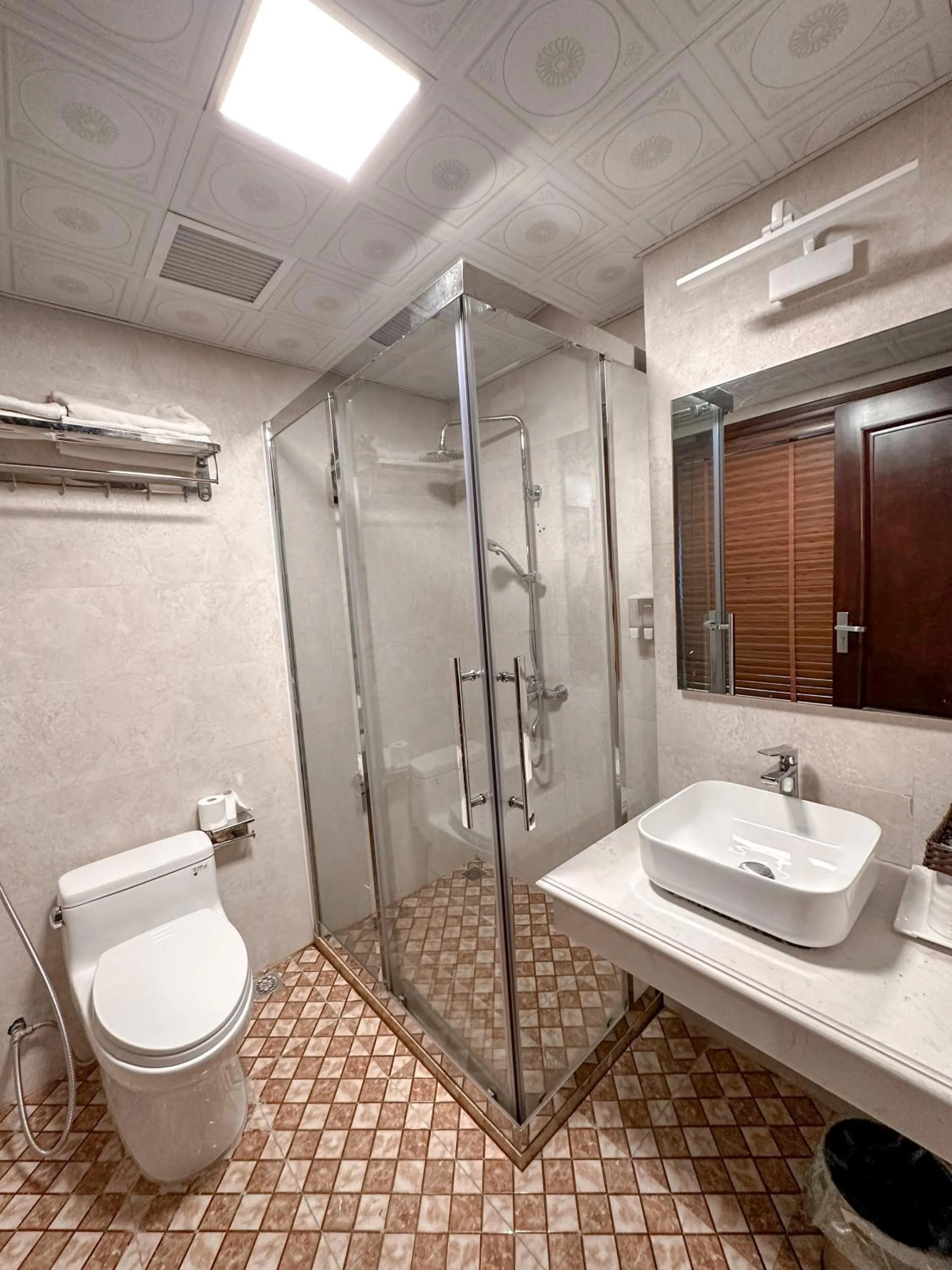 Shower in Linh Trang Hạ Long Hotel