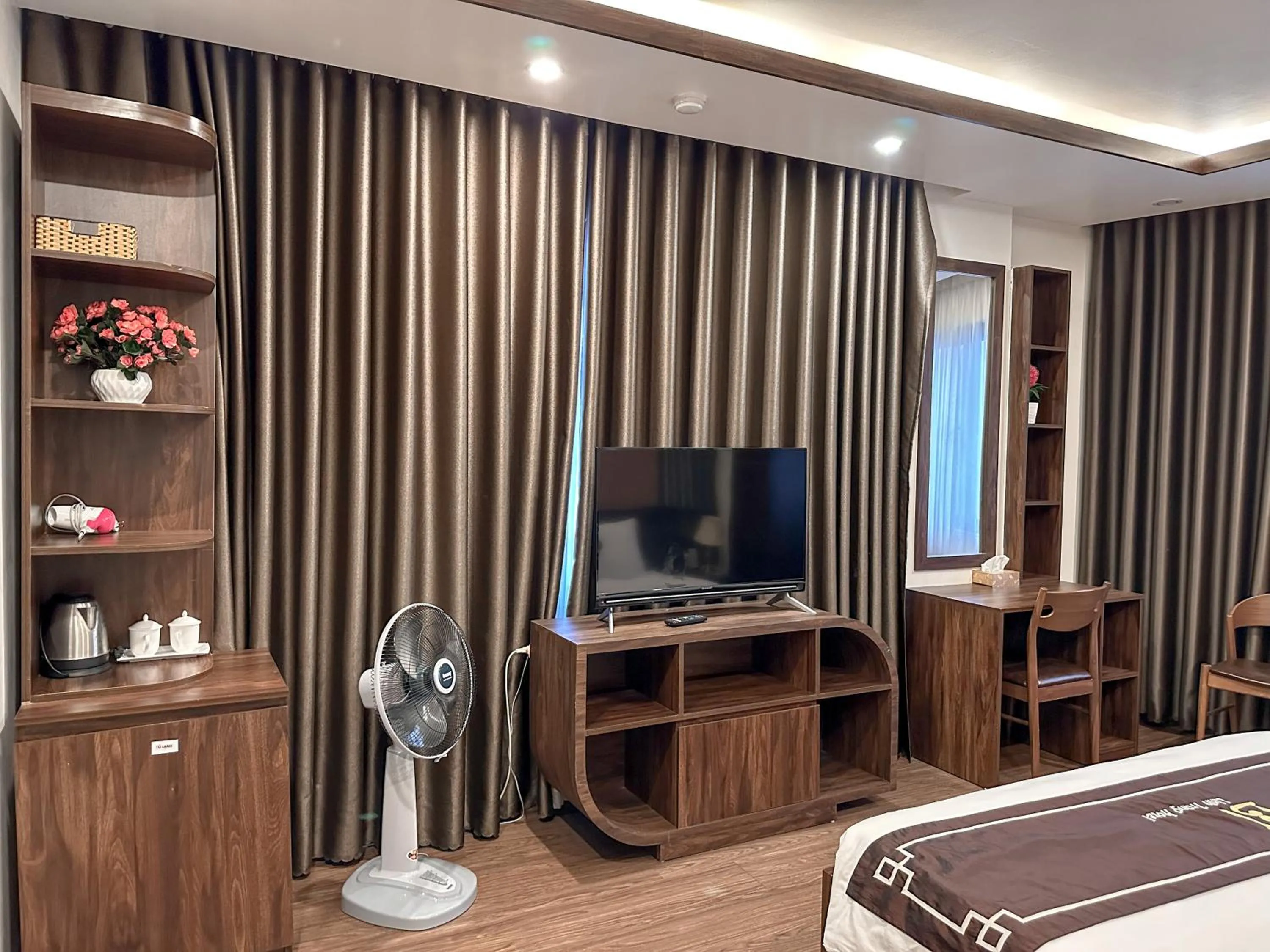 hair dresser, Bed in Linh Trang Hạ Long Hotel