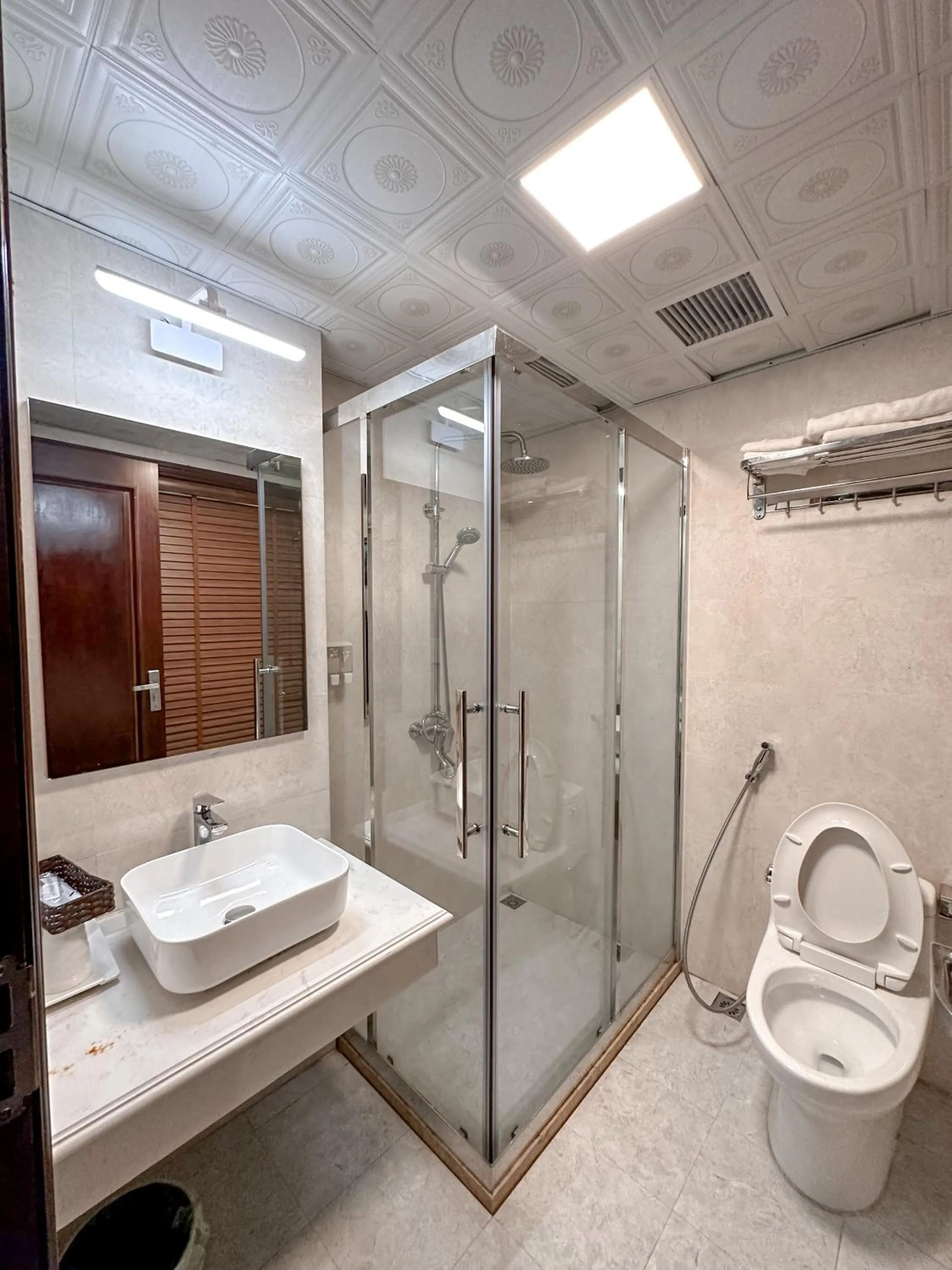 Shower in Linh Trang Hạ Long Hotel