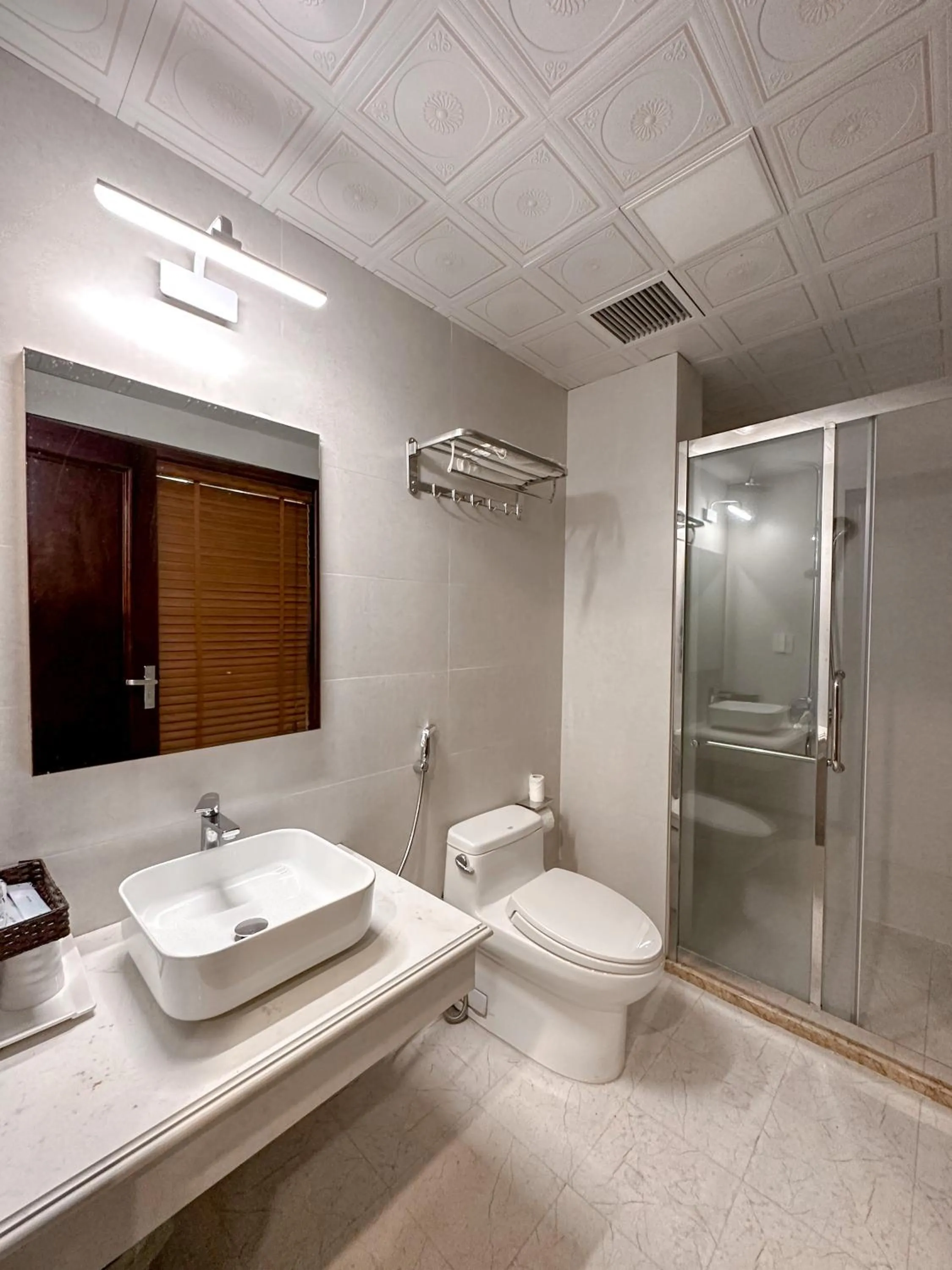 Shower in Linh Trang Hạ Long Hotel