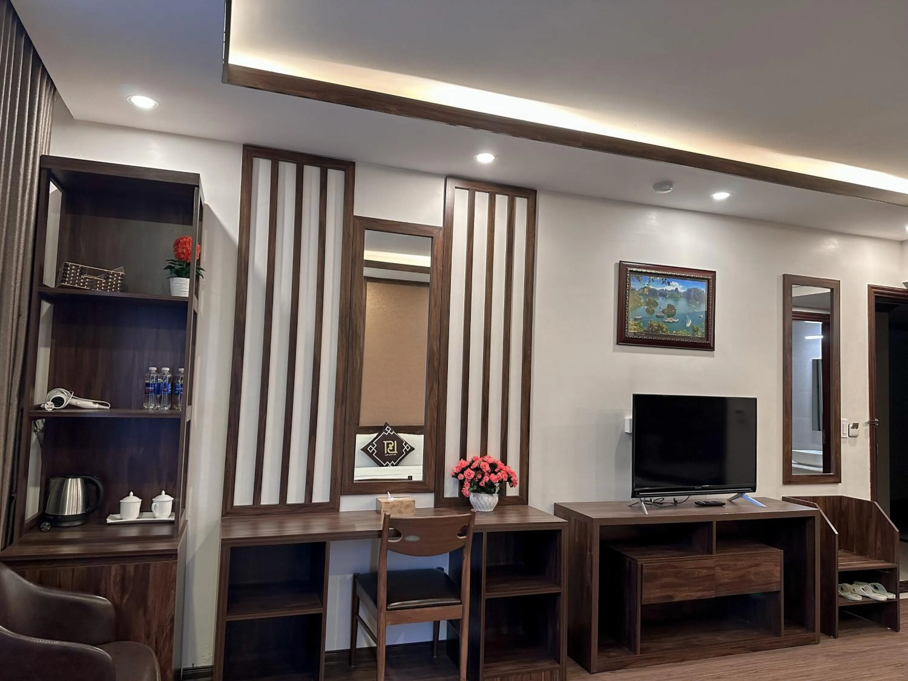 hair dresser in Linh Trang Hạ Long Hotel