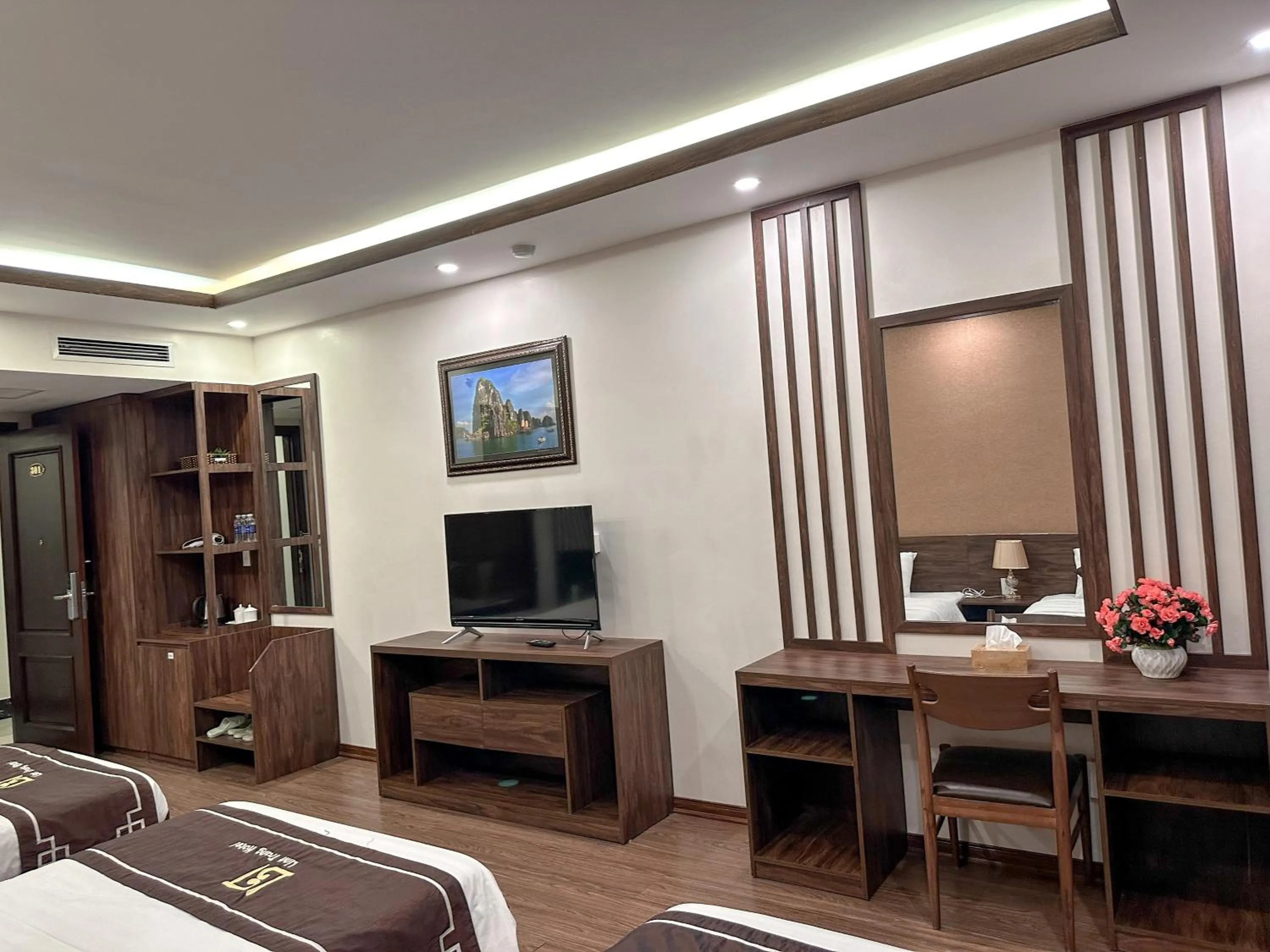 hair dresser, Bed in Linh Trang Hạ Long Hotel