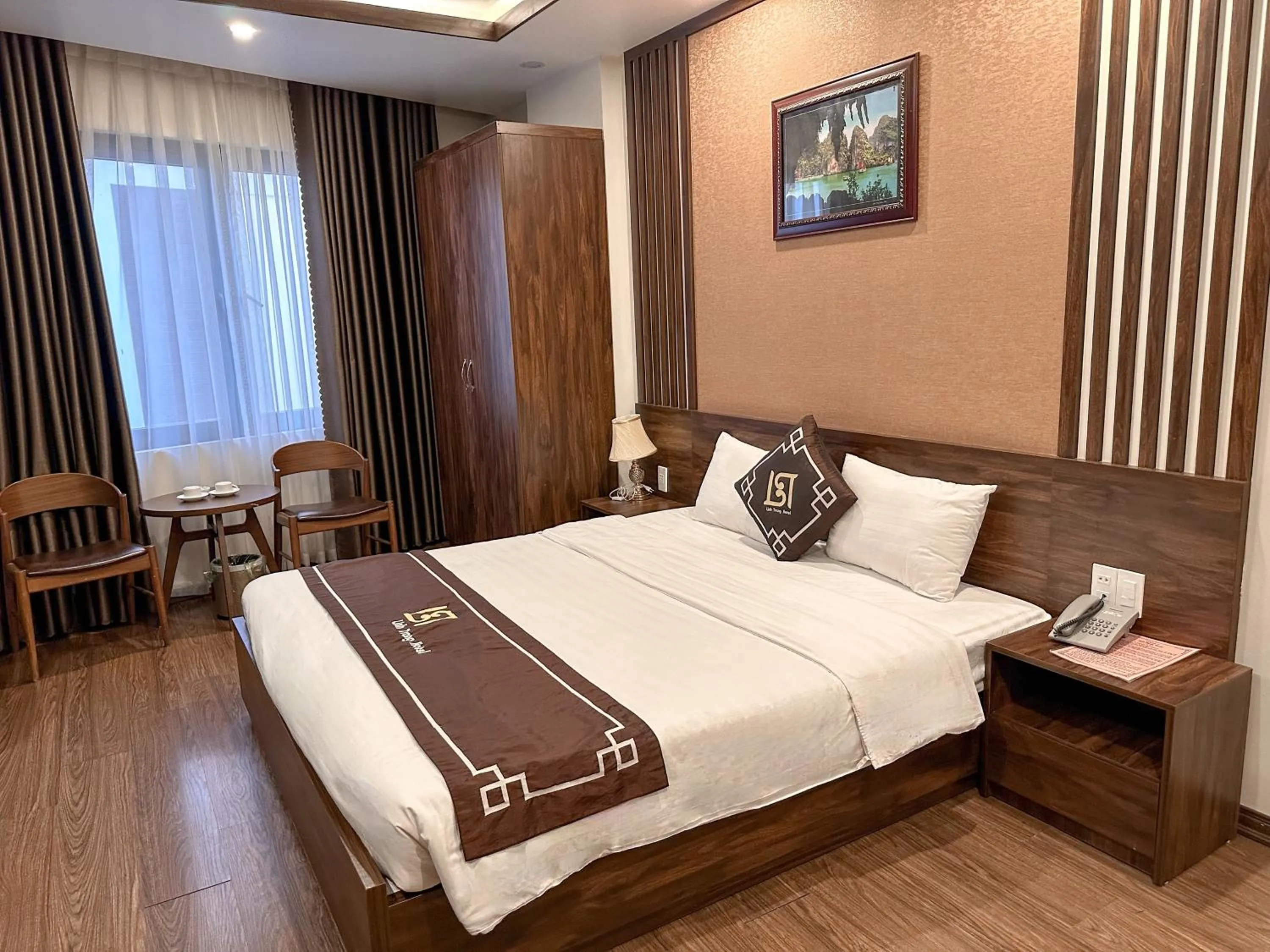 Bedroom, Bed in Linh Trang Hạ Long Hotel
