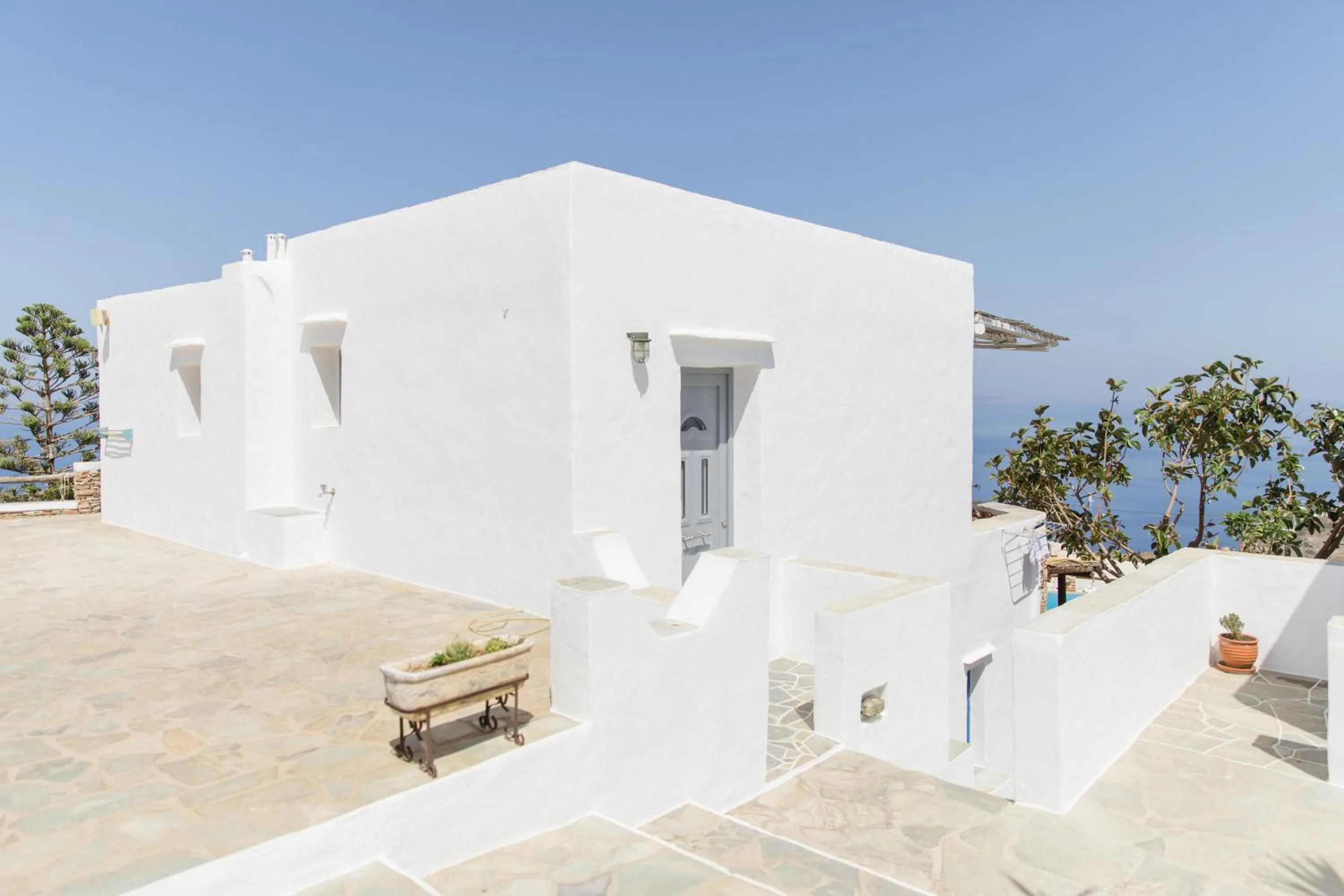 Property building in Windmill Bella Vista