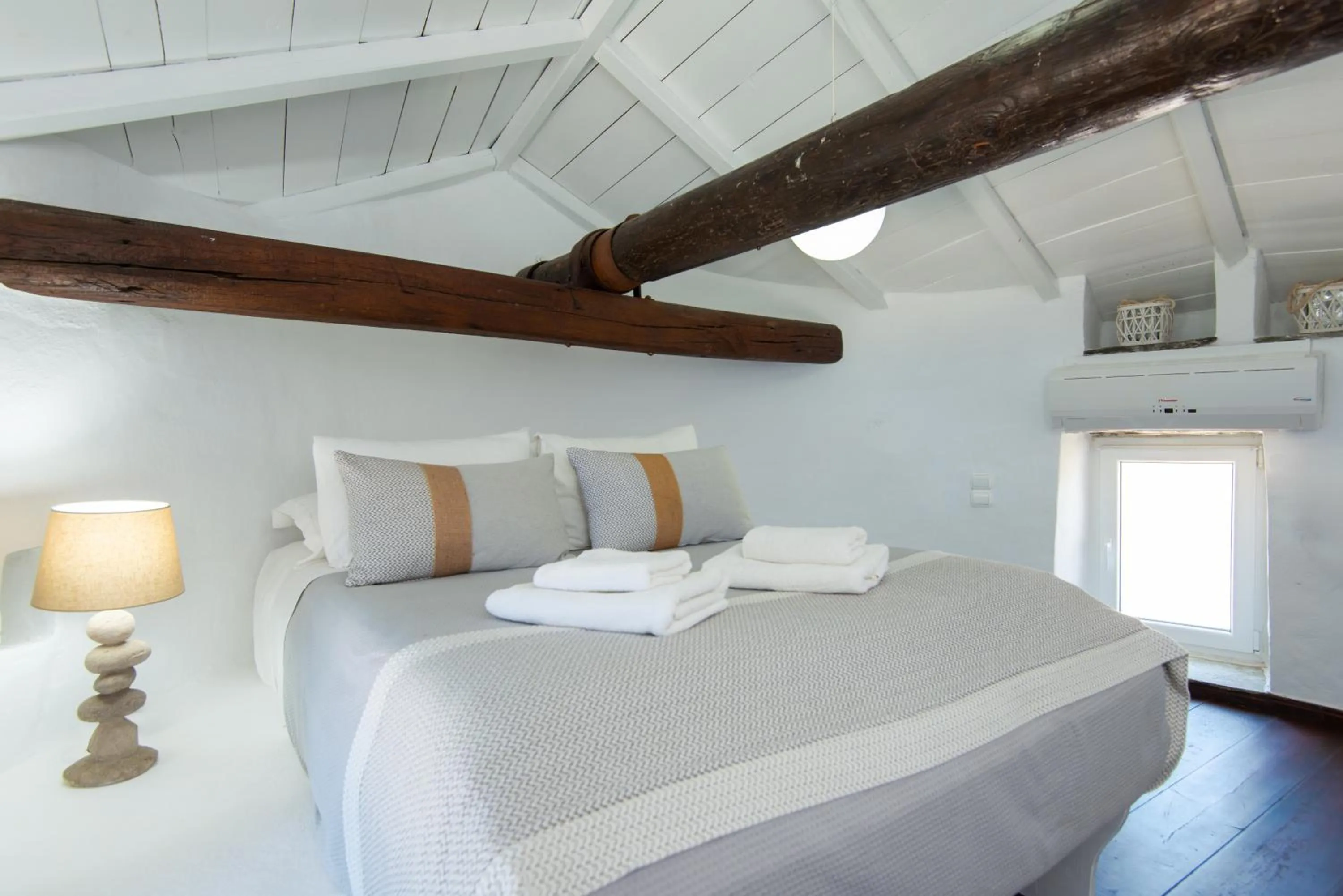 Property building, Bed in Windmill Bella Vista