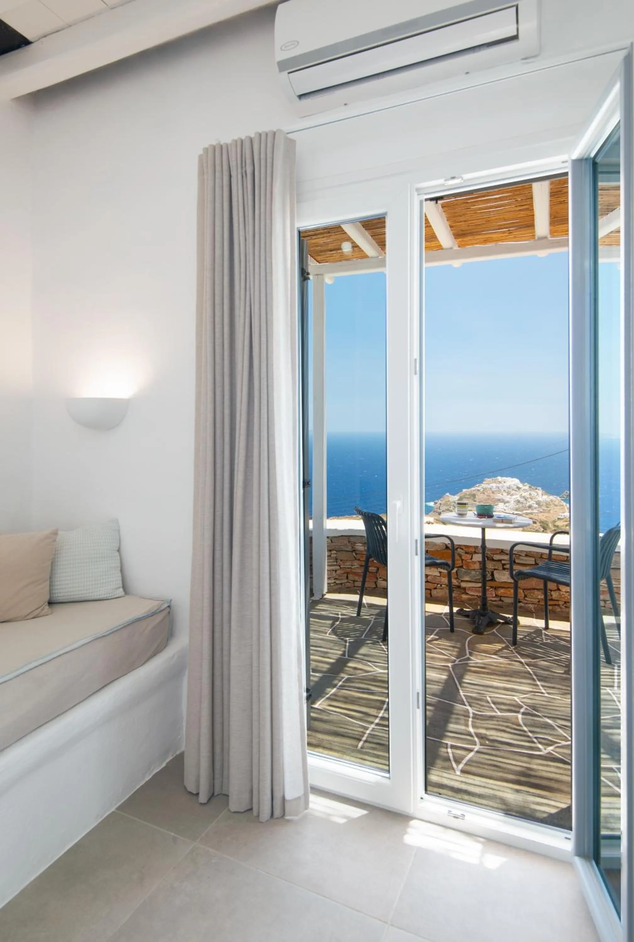 View (from property/room), Bed in Windmill Bella Vista